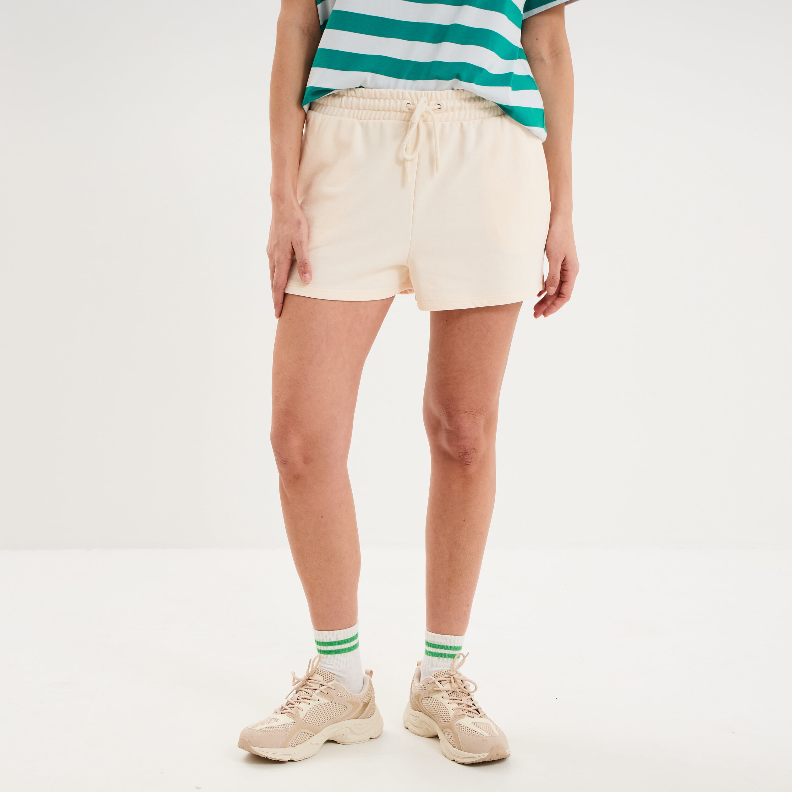 Short de jogging molletonn&eacute; ajust&eacute; beige femme