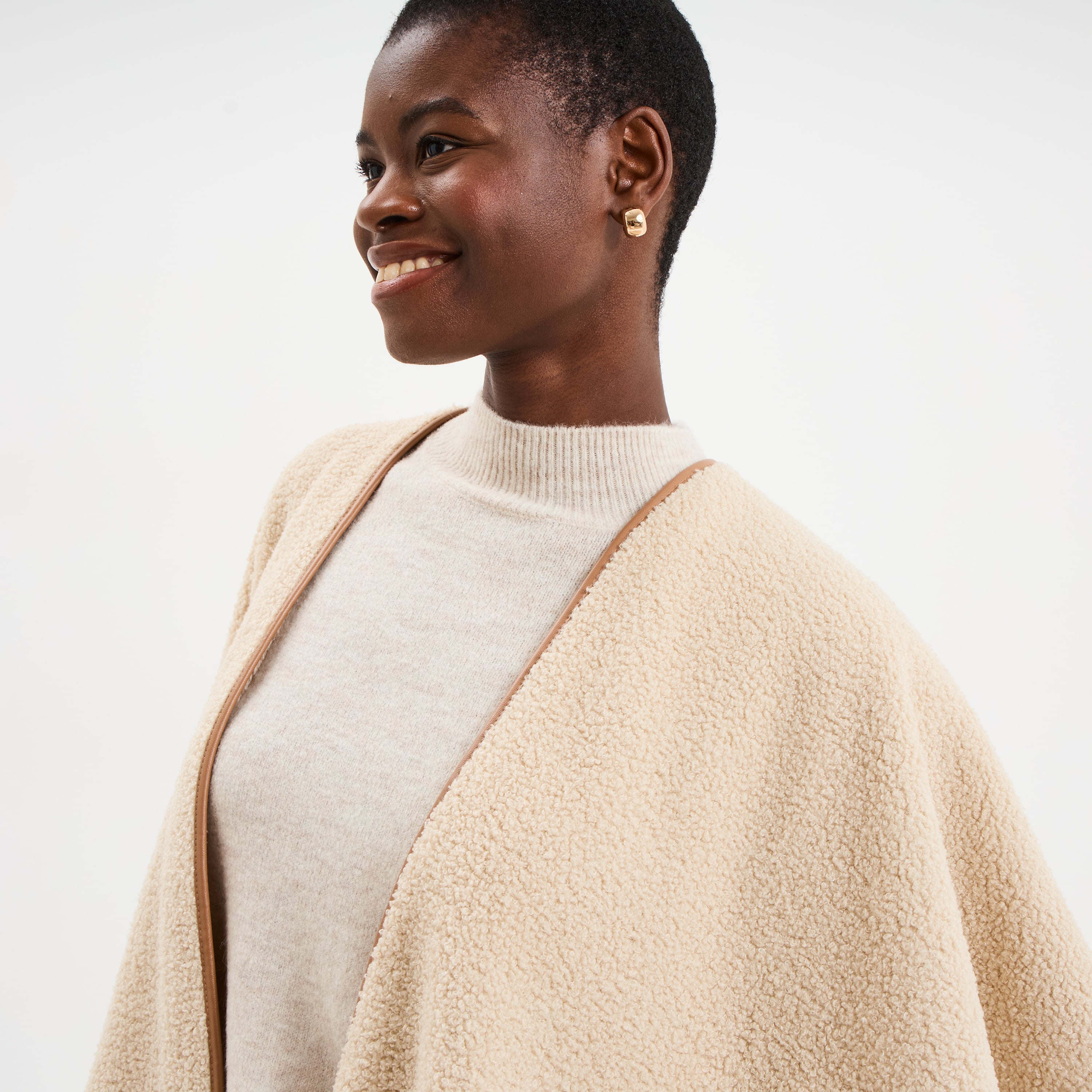Poncho asym&eacute;trique polaire ivoire femme