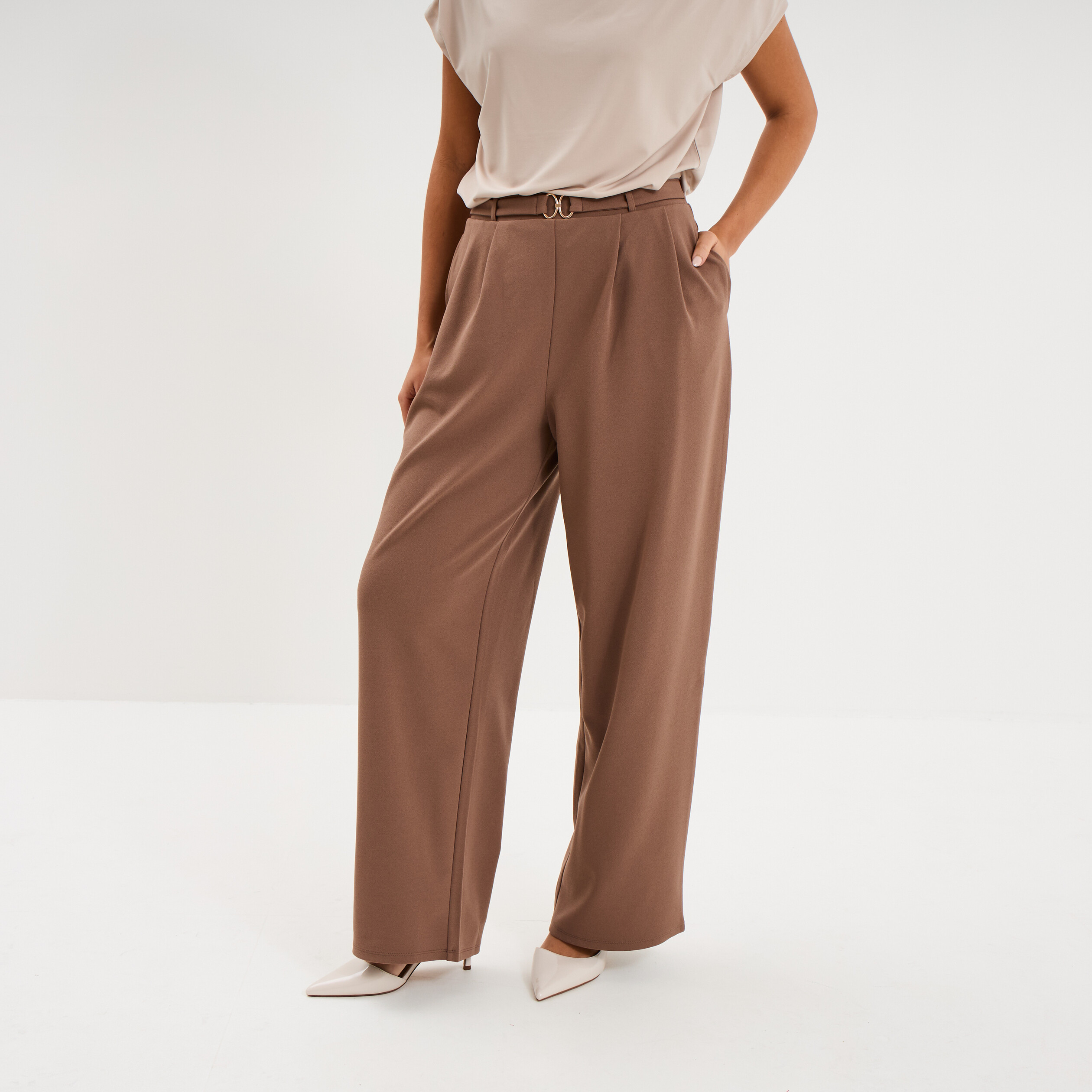 Pantalon &agrave; pinces large fluide marron clair femme
