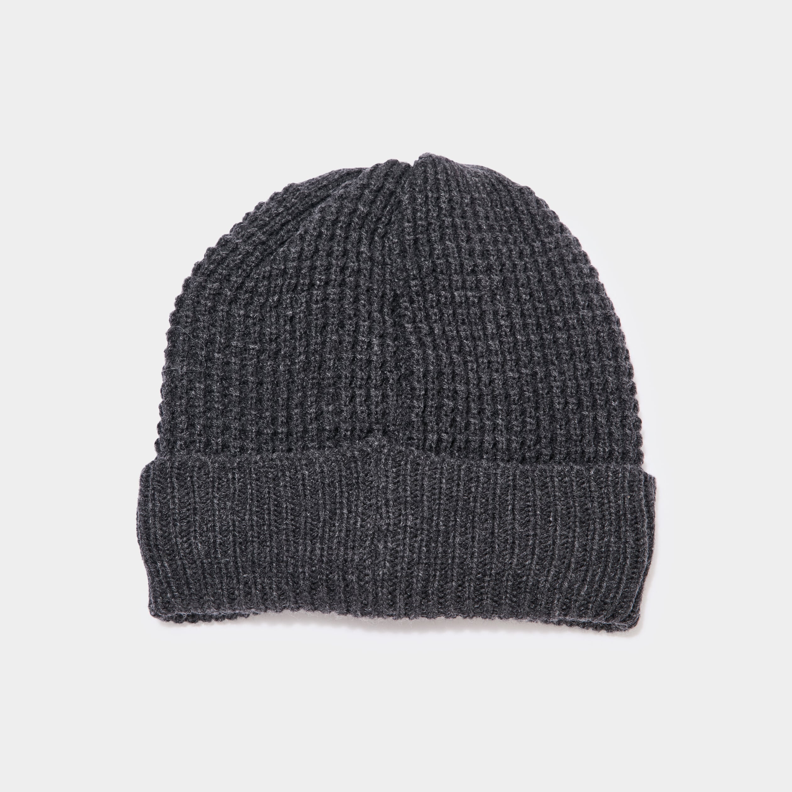 Bonnet tricot&eacute; gris fonc&eacute; homme