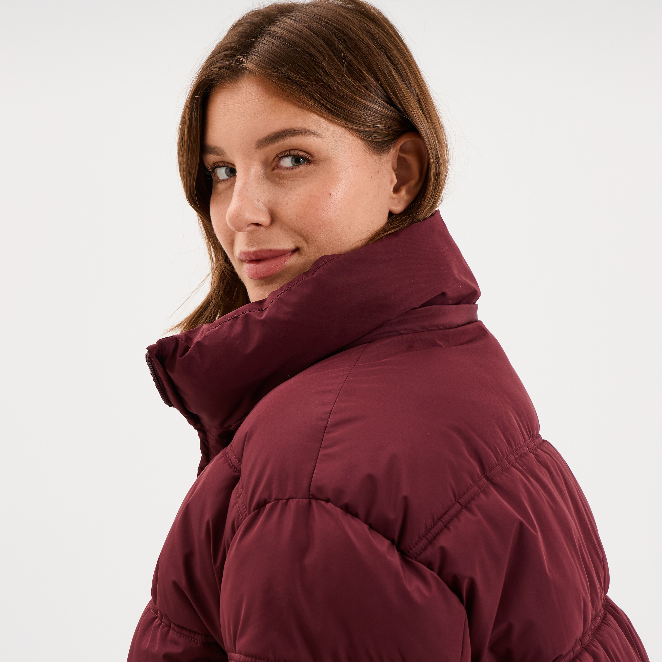 Doudoune courte zipp&eacute;e &agrave; capuche violet fonc&eacute; femme grande taille