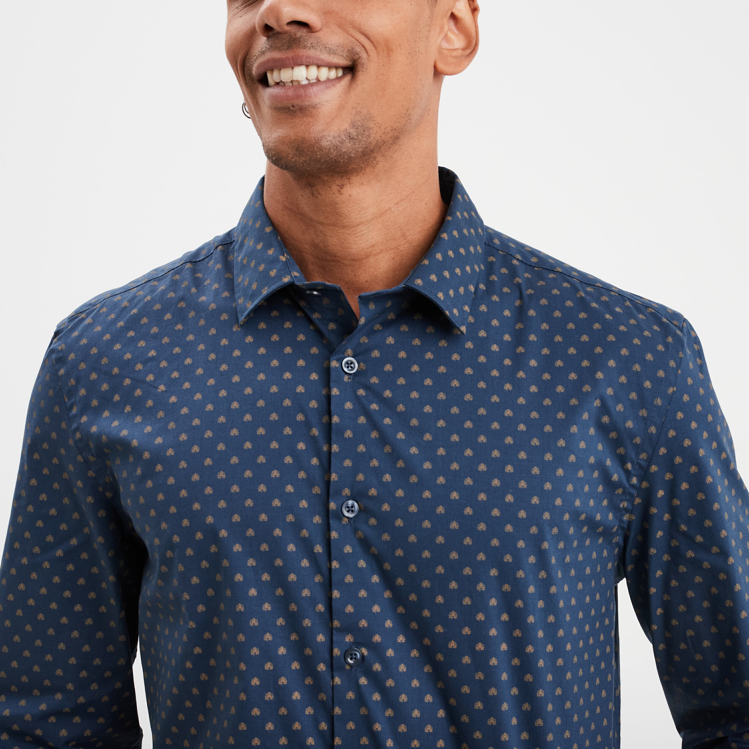 Chemise ajust&eacute;e manches longues bleu fonc&eacute; homme