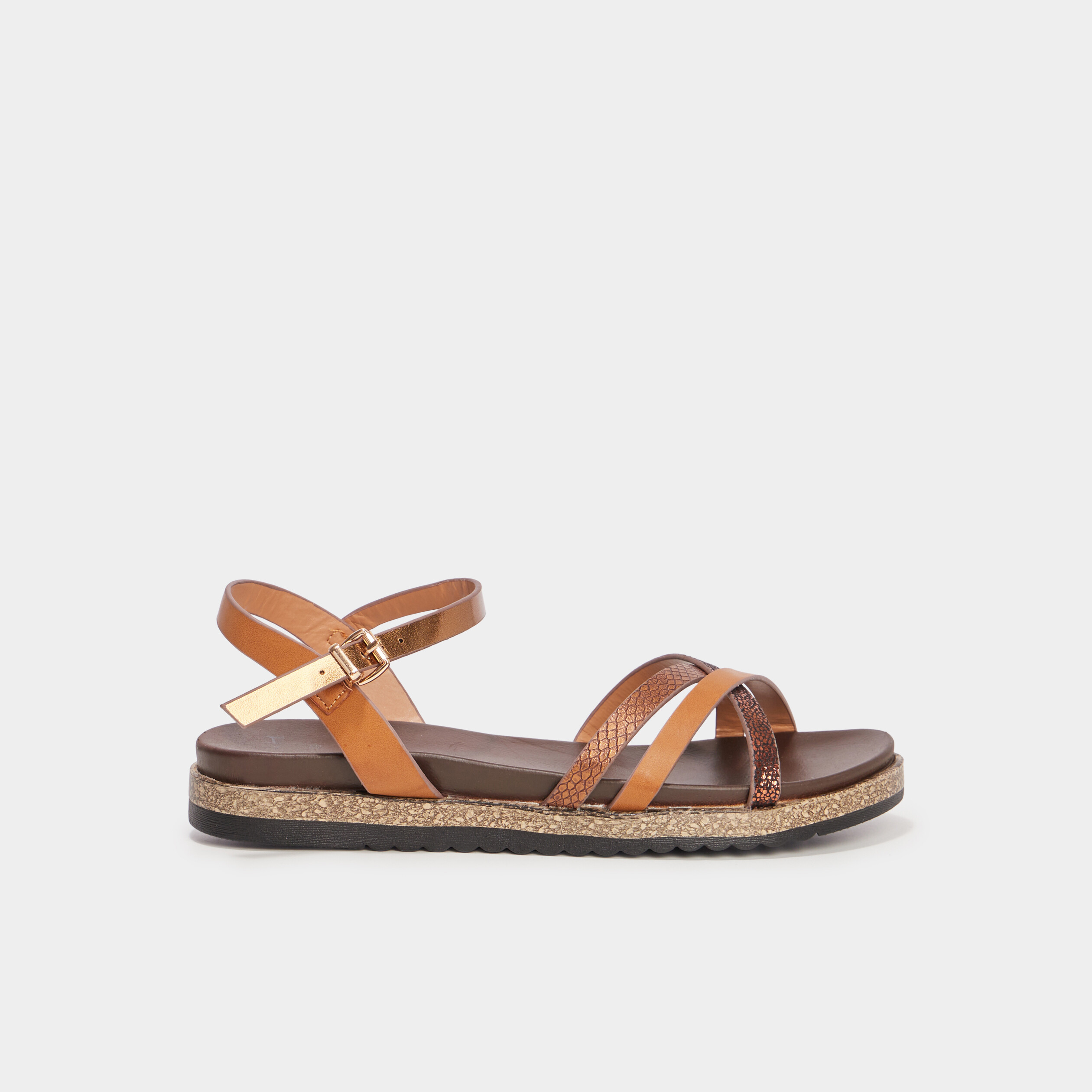 Sandales plates avec brides crois&eacute;es marron femme