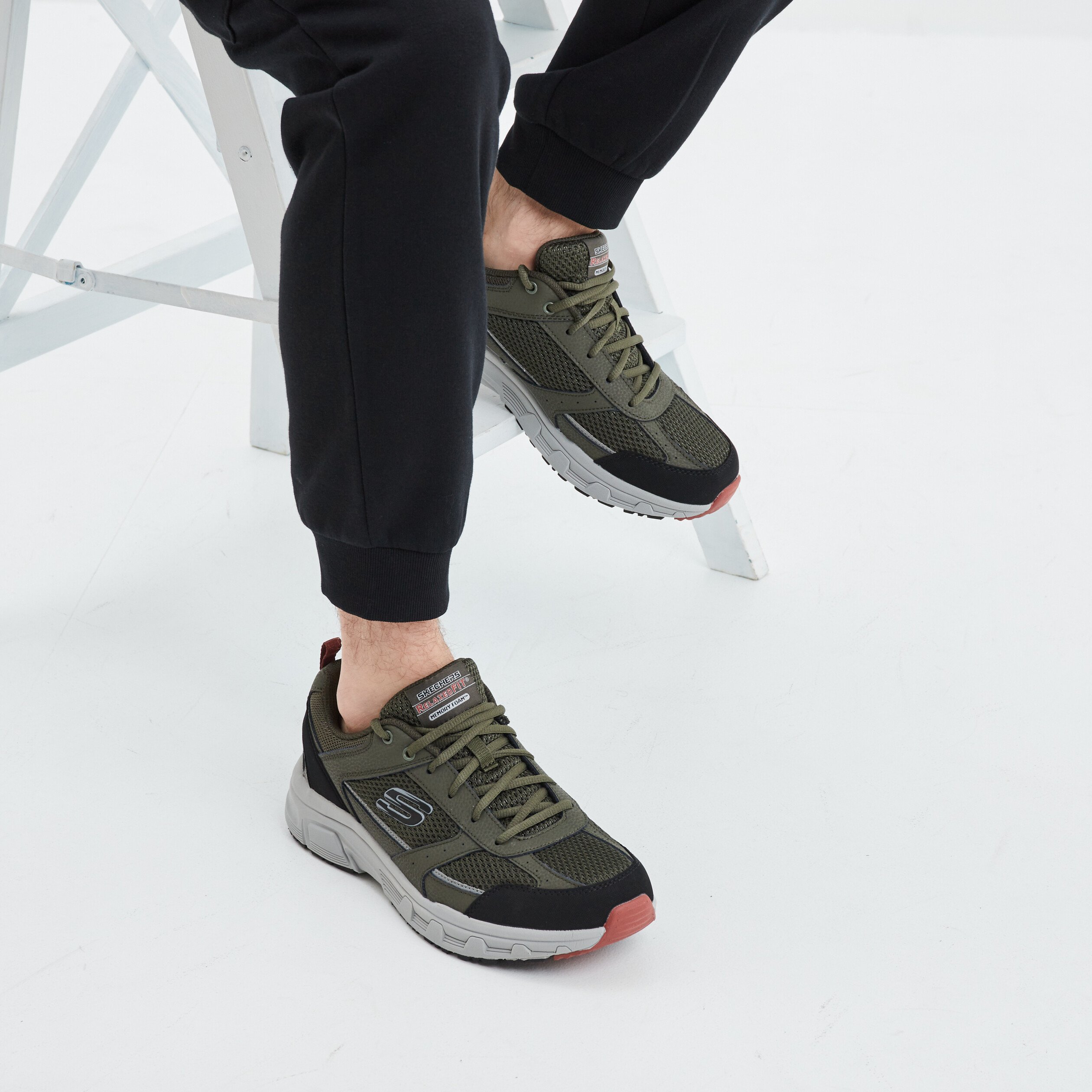 Baskets running mémoire forme Skechers vert kaki homme