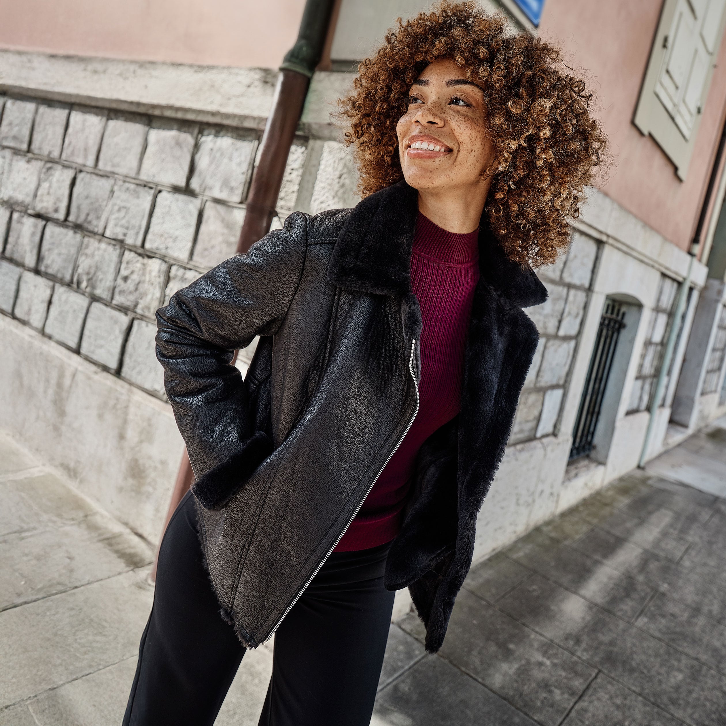 Veste biker simili cuir fourr&eacute;e noir femme