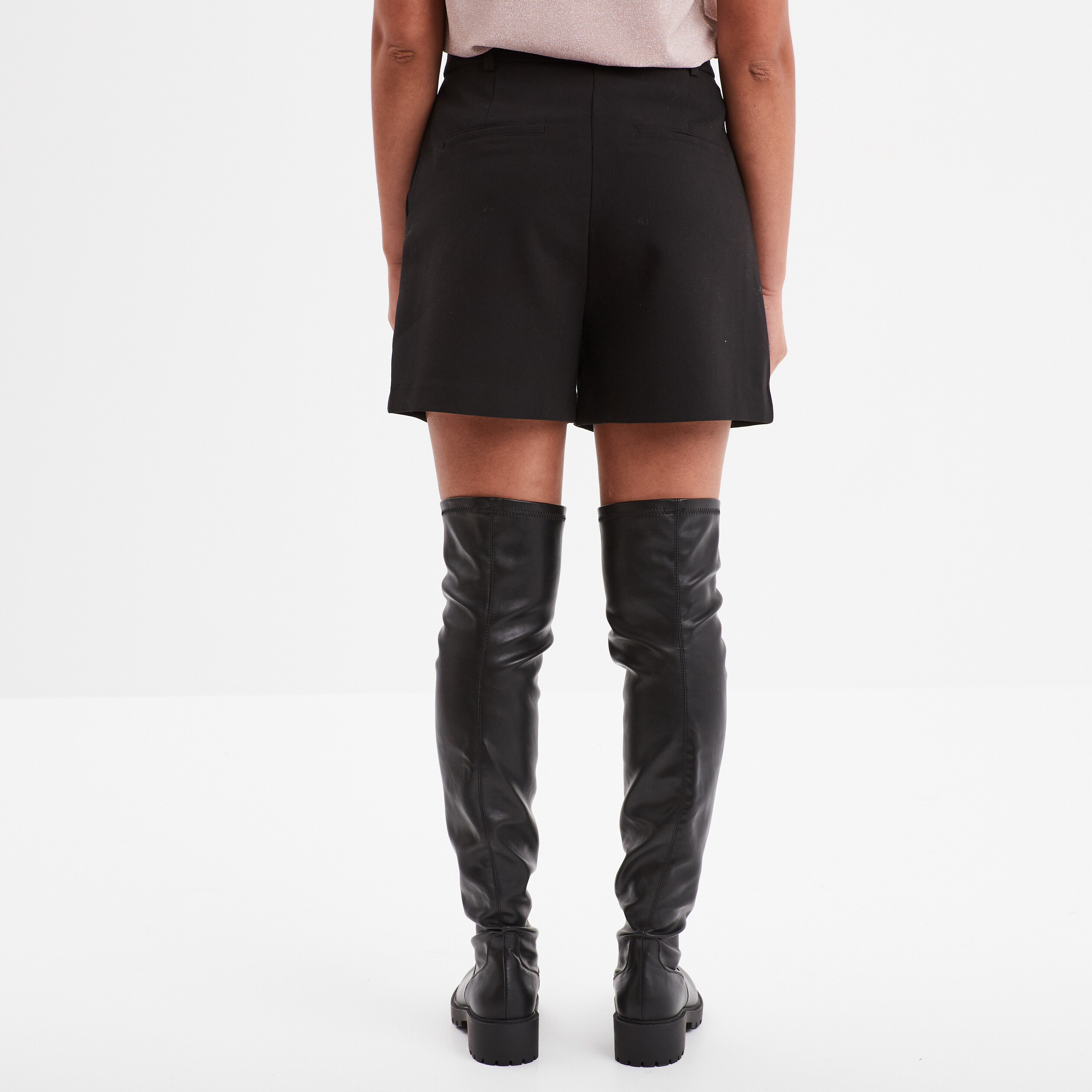 short large taille haute a pinces noir femme Short large taille haute à pinces noir femme