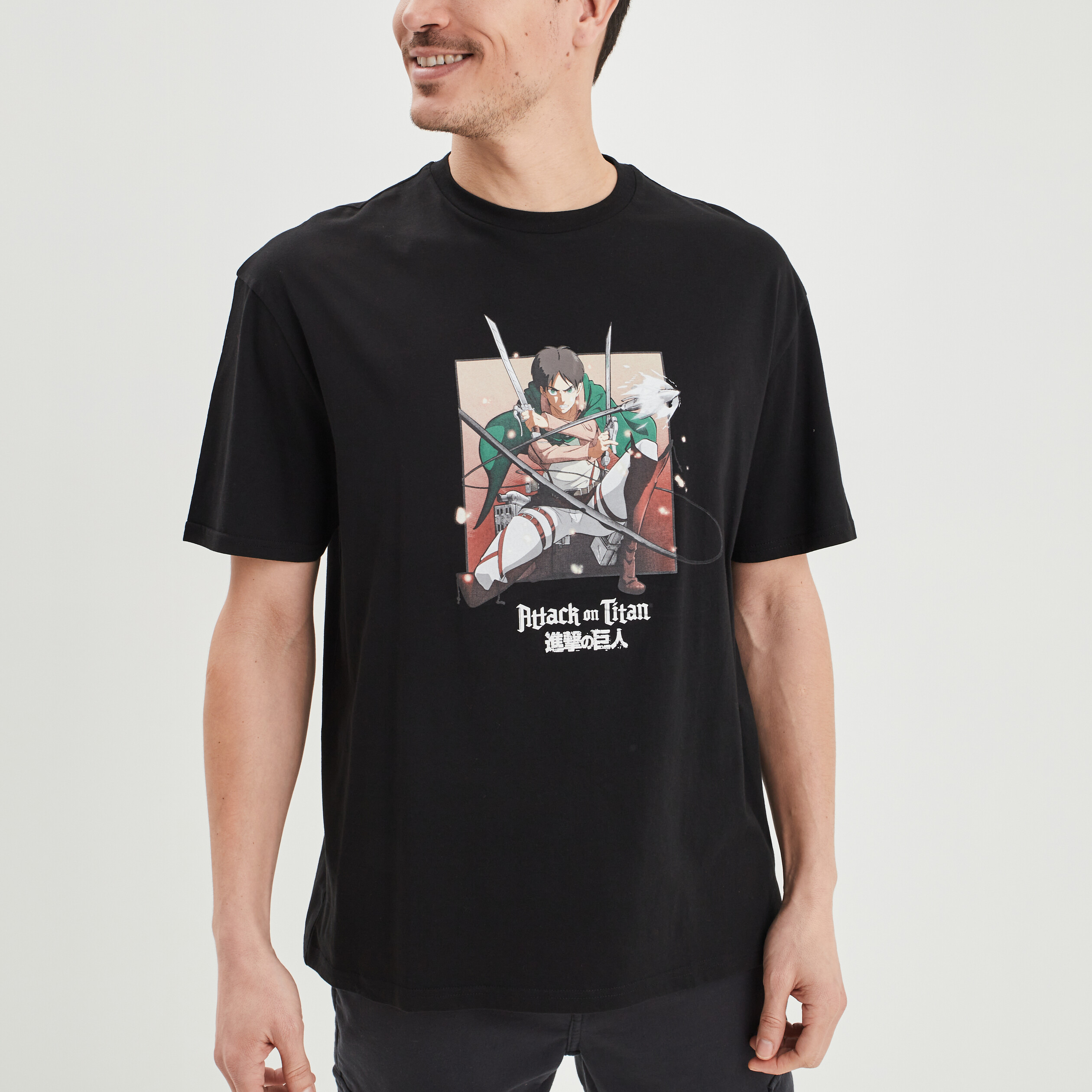 t shirt en coton attaque des titans noir homme T-shirt en coton Attaque des Titans noir homme