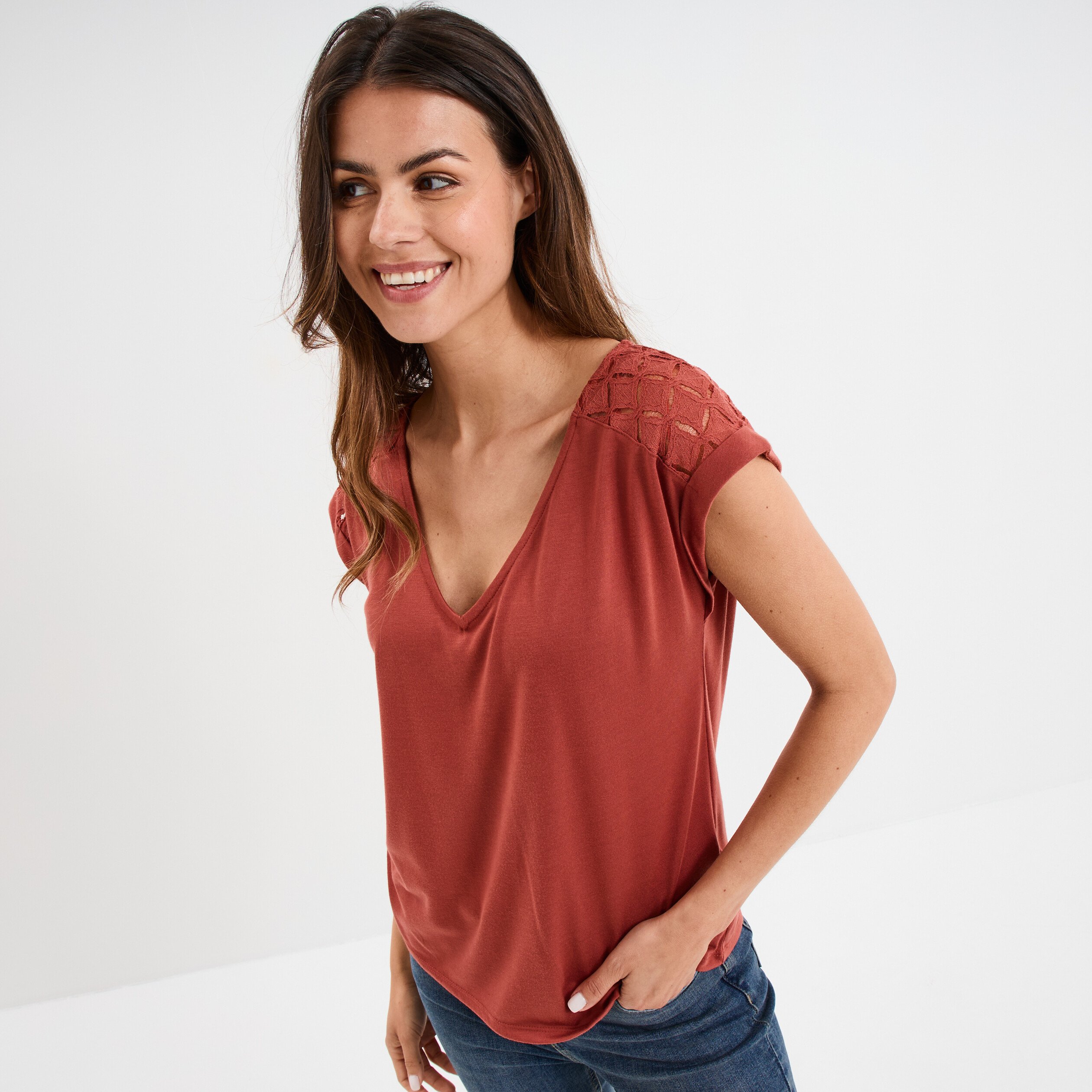 t shirt col en v dentelle epaules et dos vieux rose femme T-shirt col en V dentelle épaules et dos vieux rose femme