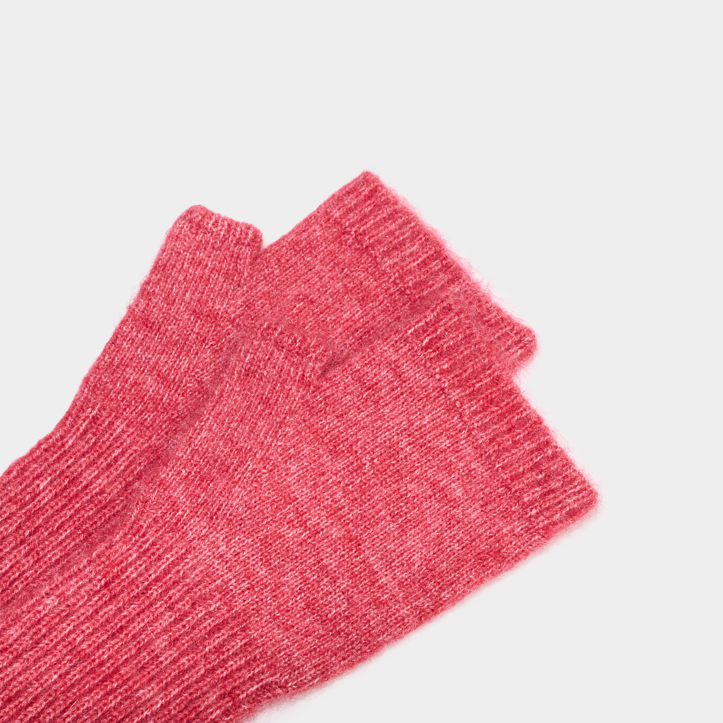 Mitaines longues en maille c&ocirc;tel&eacute;e rose cerise femme