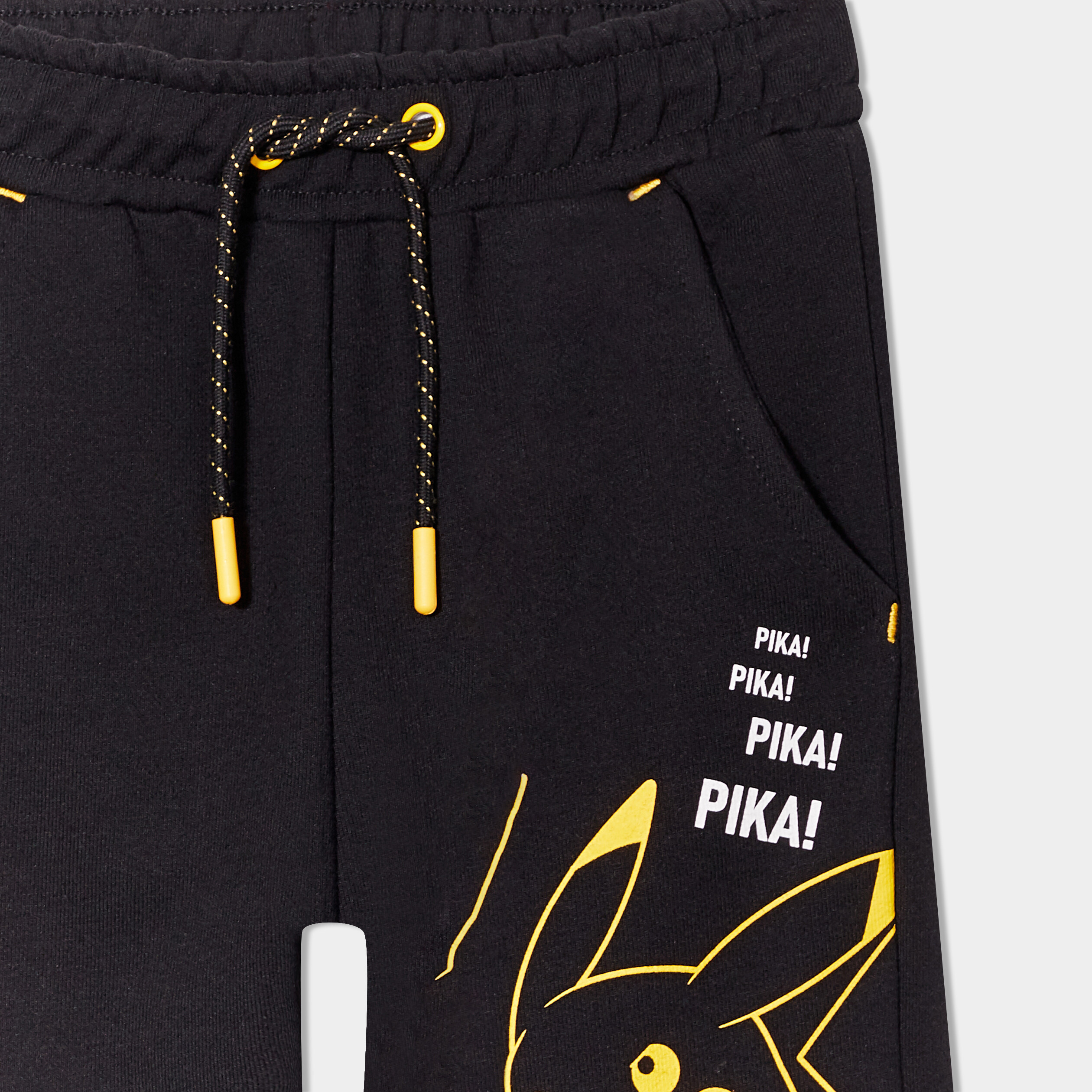 bermuda de jogging pokemon pikachu noir garcon Bermuda de jogging Pokémon Pikachu noir garçon