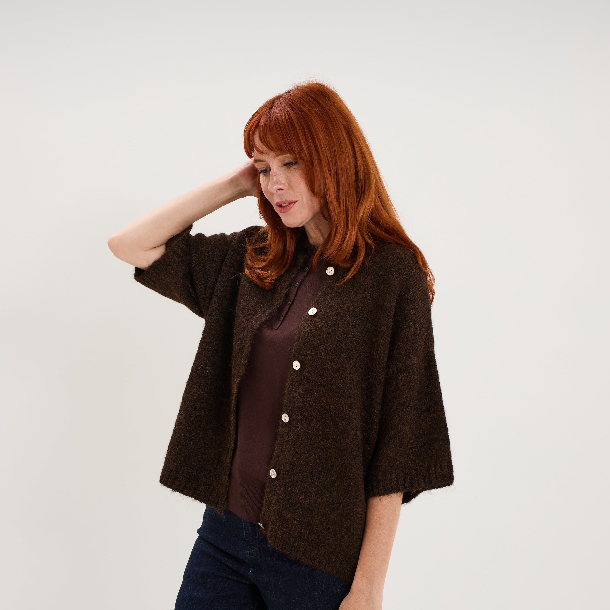Gilet boutonn&eacute; manches courtes col rond marron fonc&eacute; femme