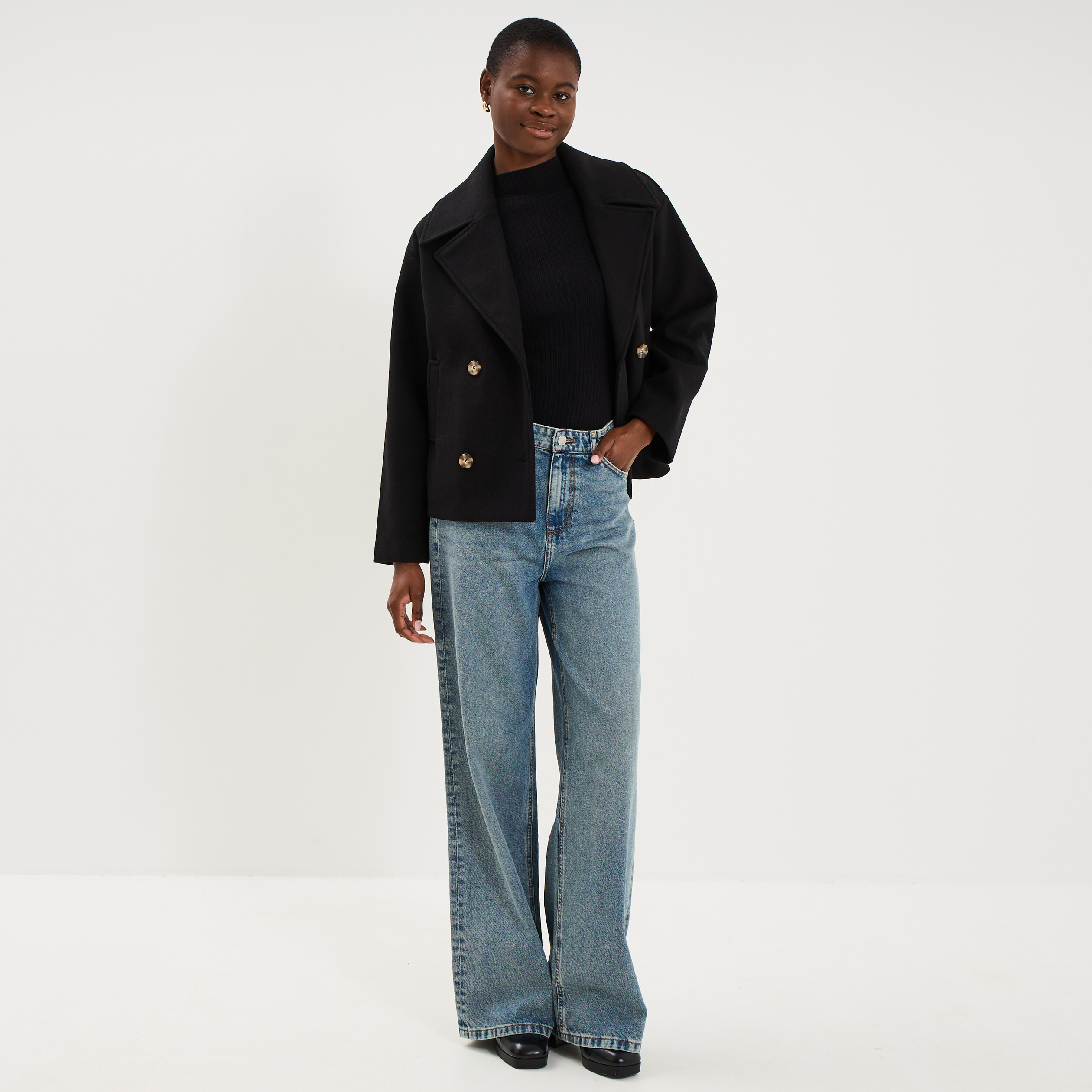 Pull ajust&eacute; c&ocirc;tel&eacute; col montant noir femme