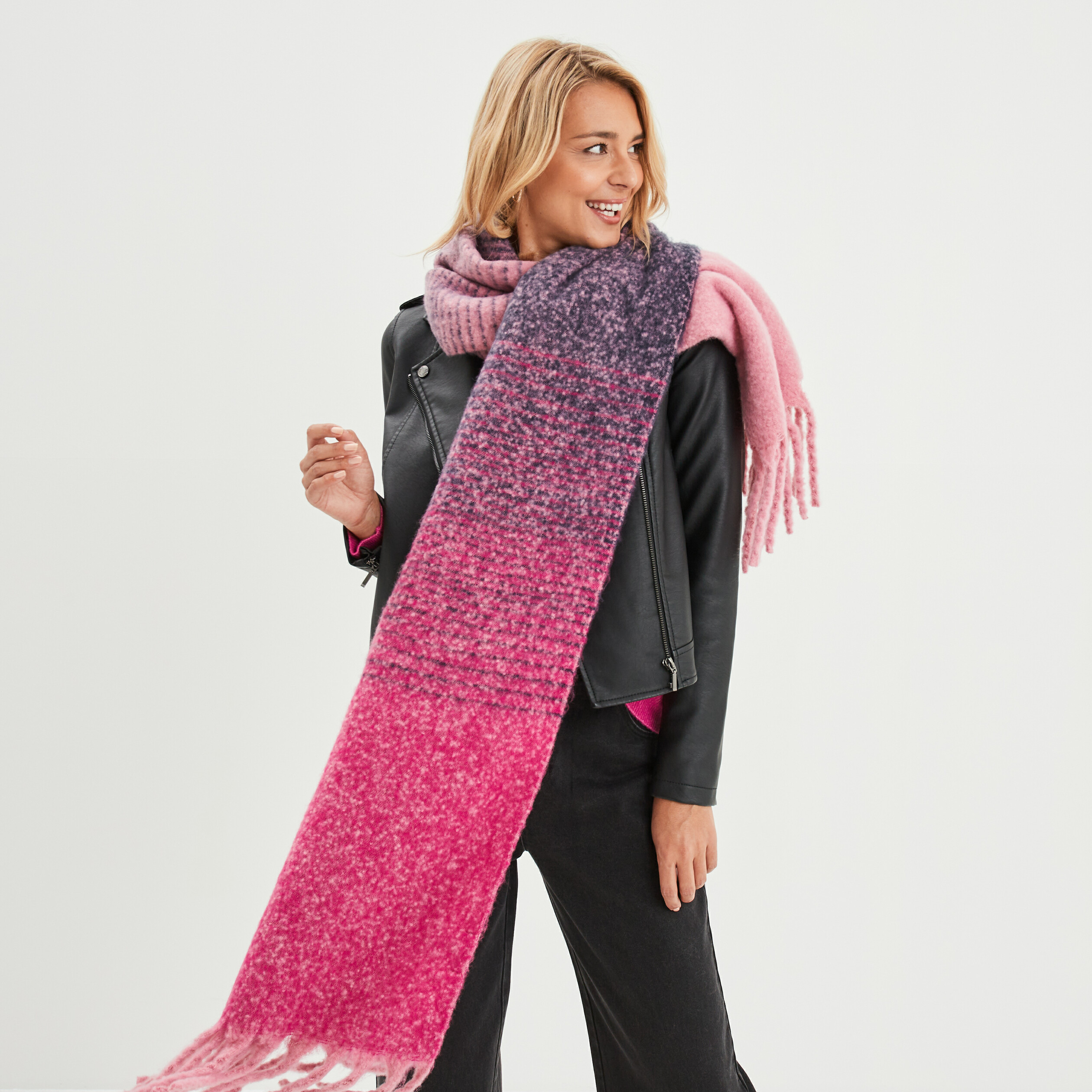 Écharpe à franges carreaux rose fushia femme