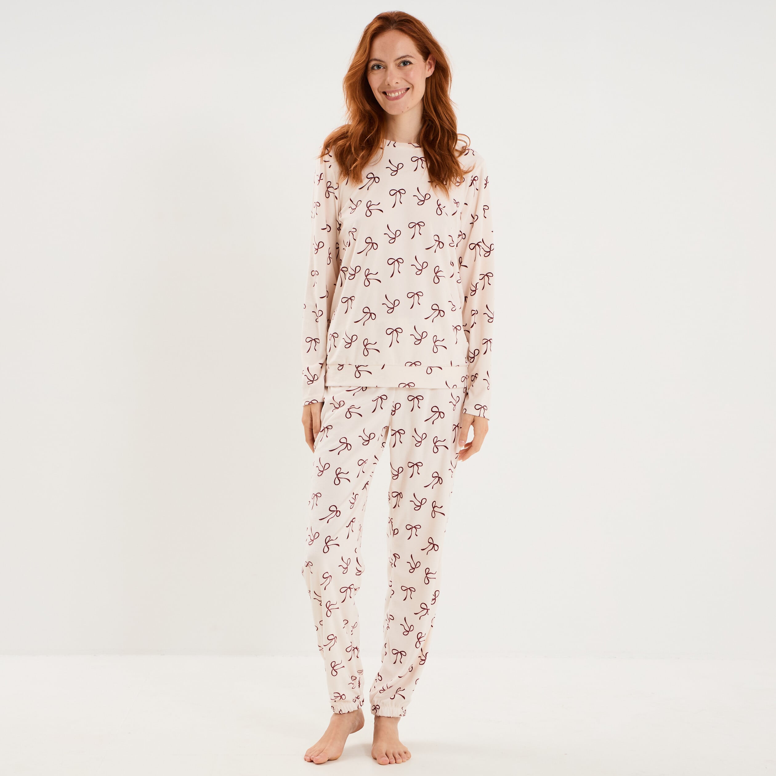 Ensemble pyjama t-shirt pantalon velours ecru femme