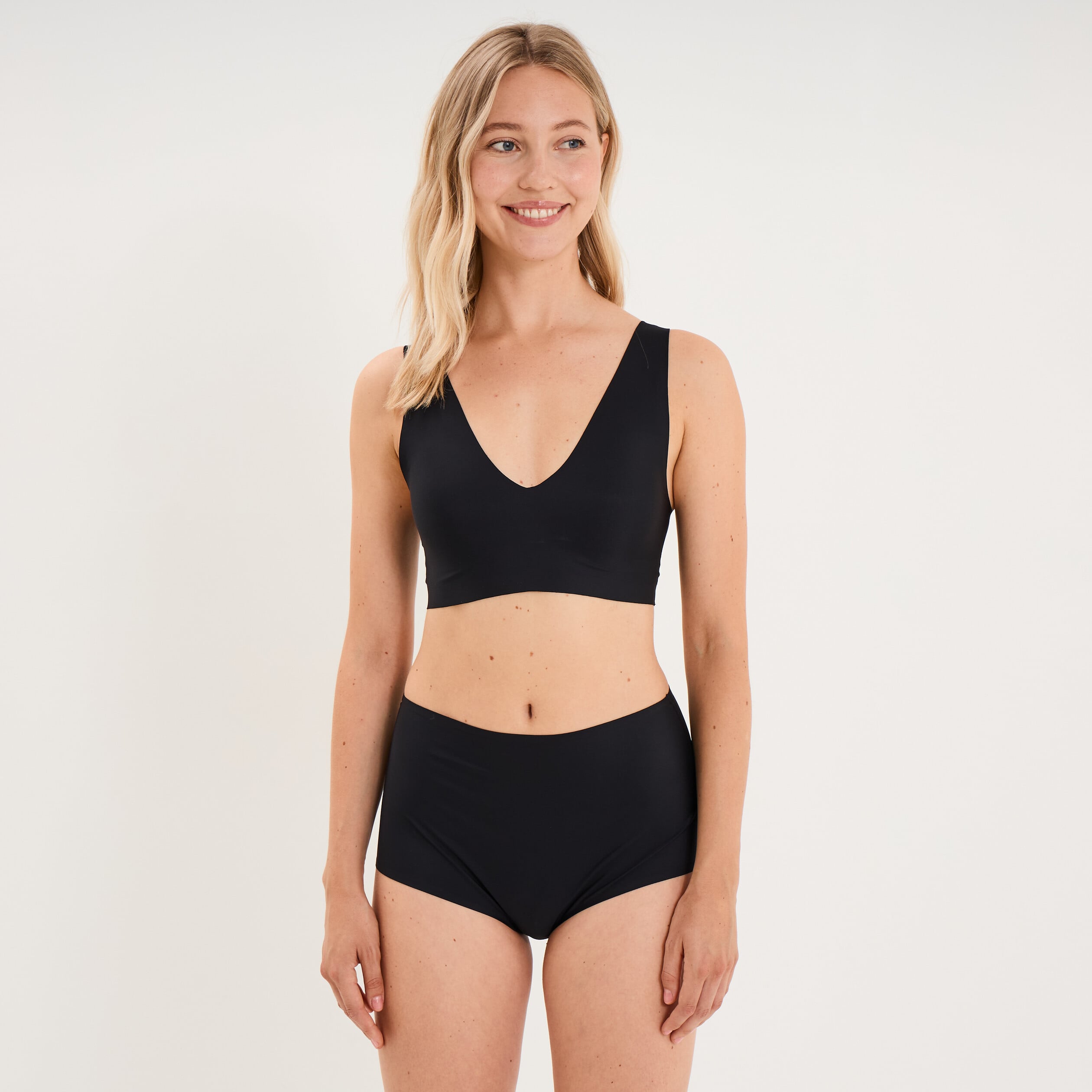 Soutien-gorge brassi&egrave;re microfibre noir femme