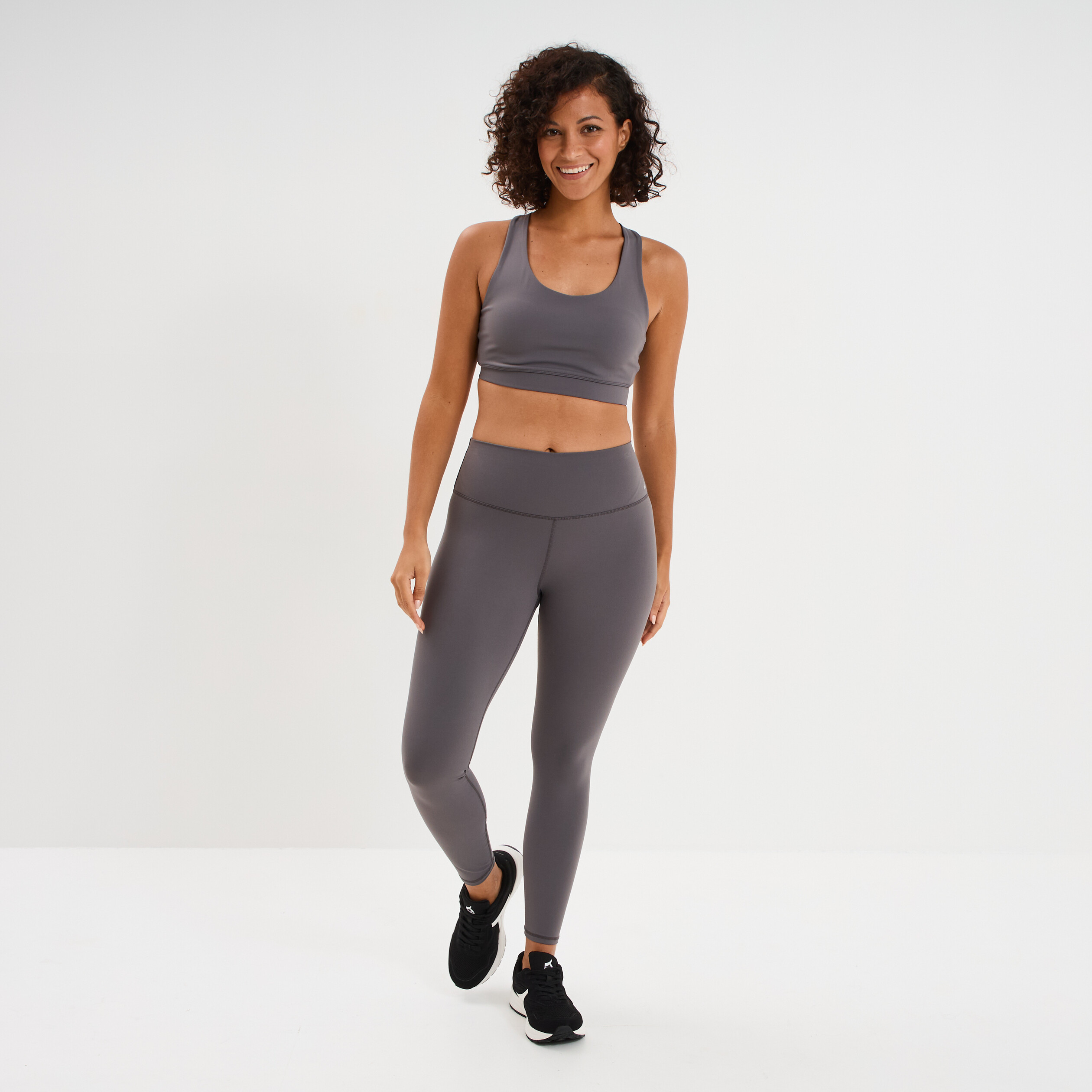 Brassi&egrave;re de sport dos nageur gris fonc&eacute; femme