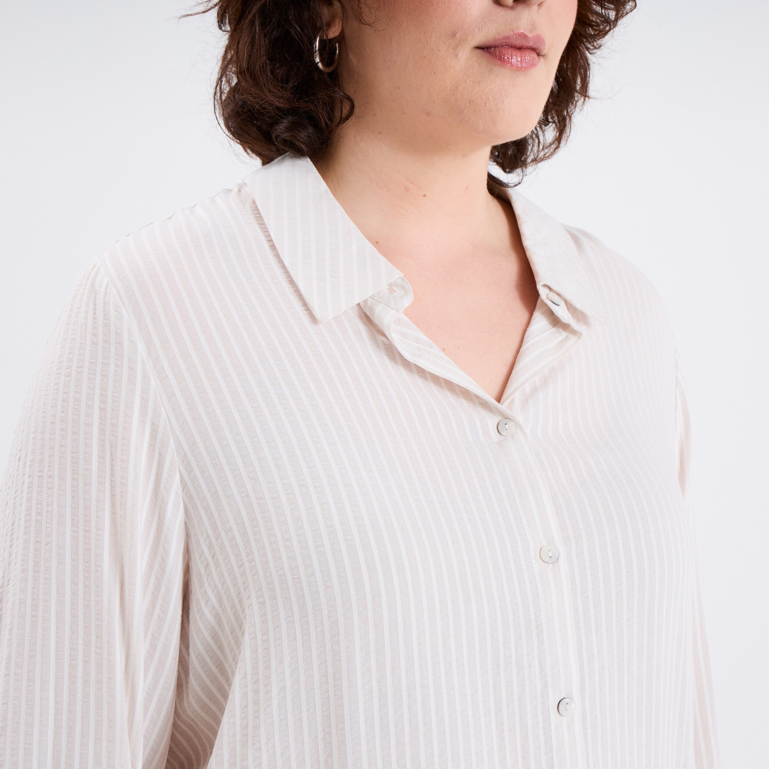 chemise manches longues beige femmegt Chemise manches longues beige femme grande taille