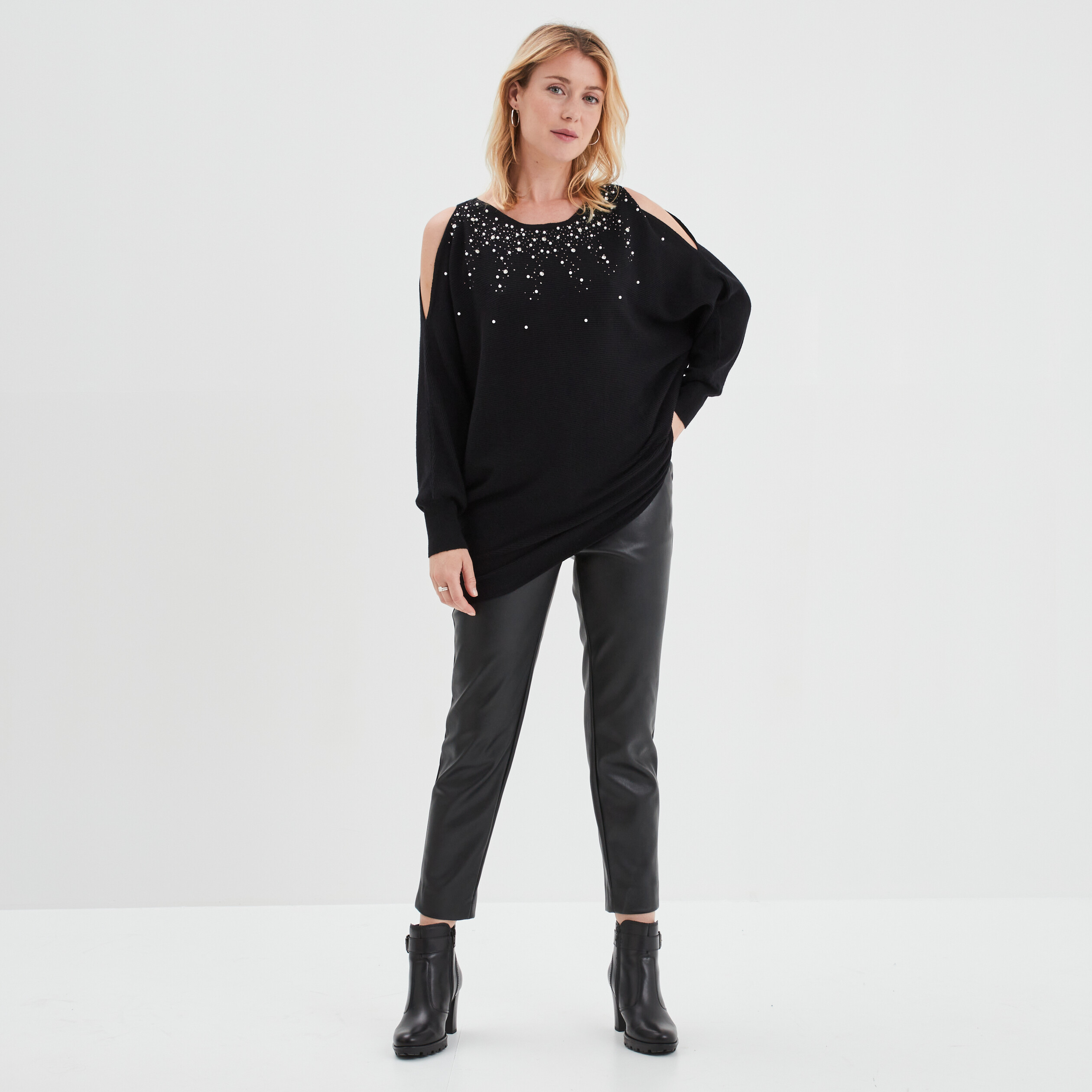 Pull perles et strass au col noir femme