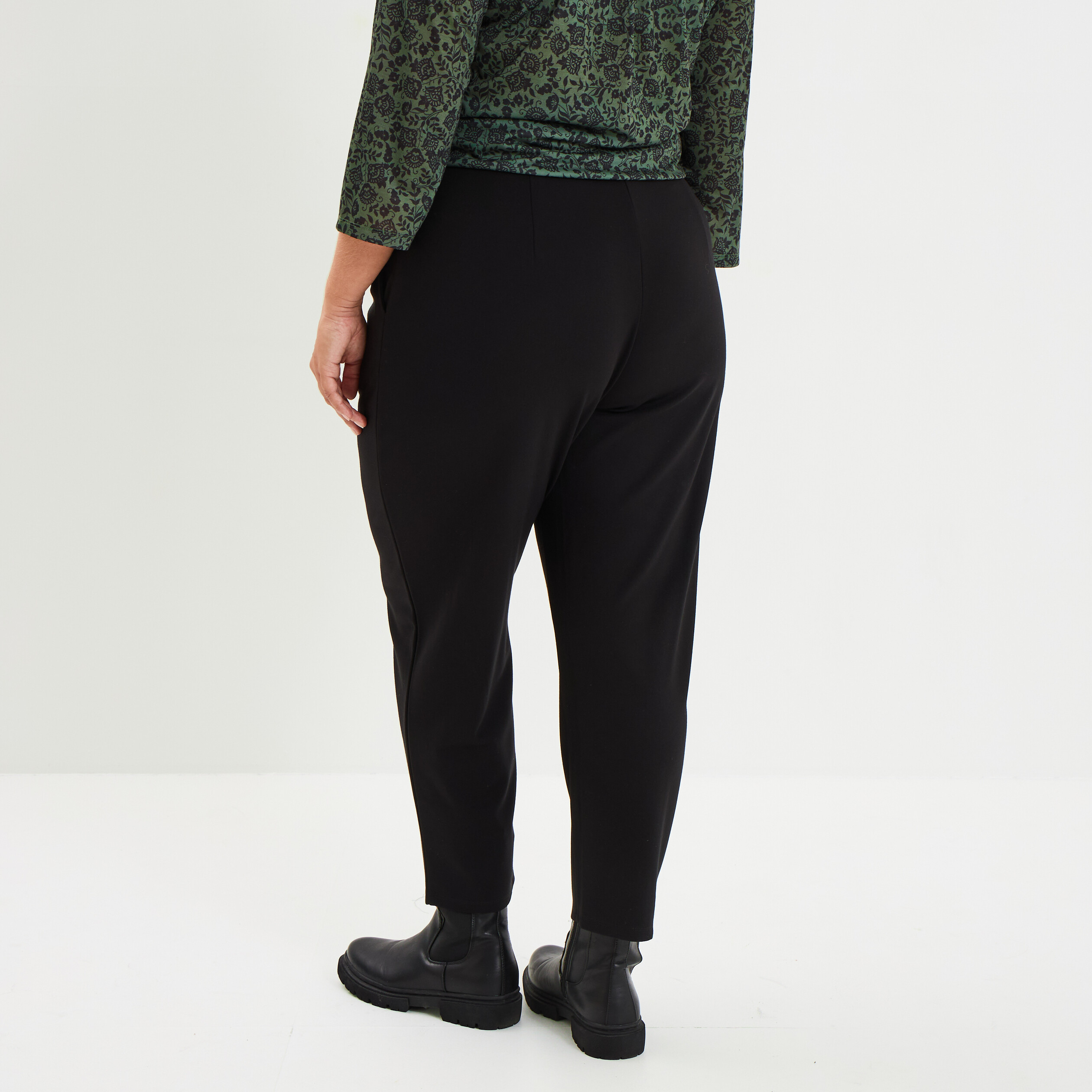 Pantalon slim taille &eacute;lastiqu&eacute;e noir femme grande taille