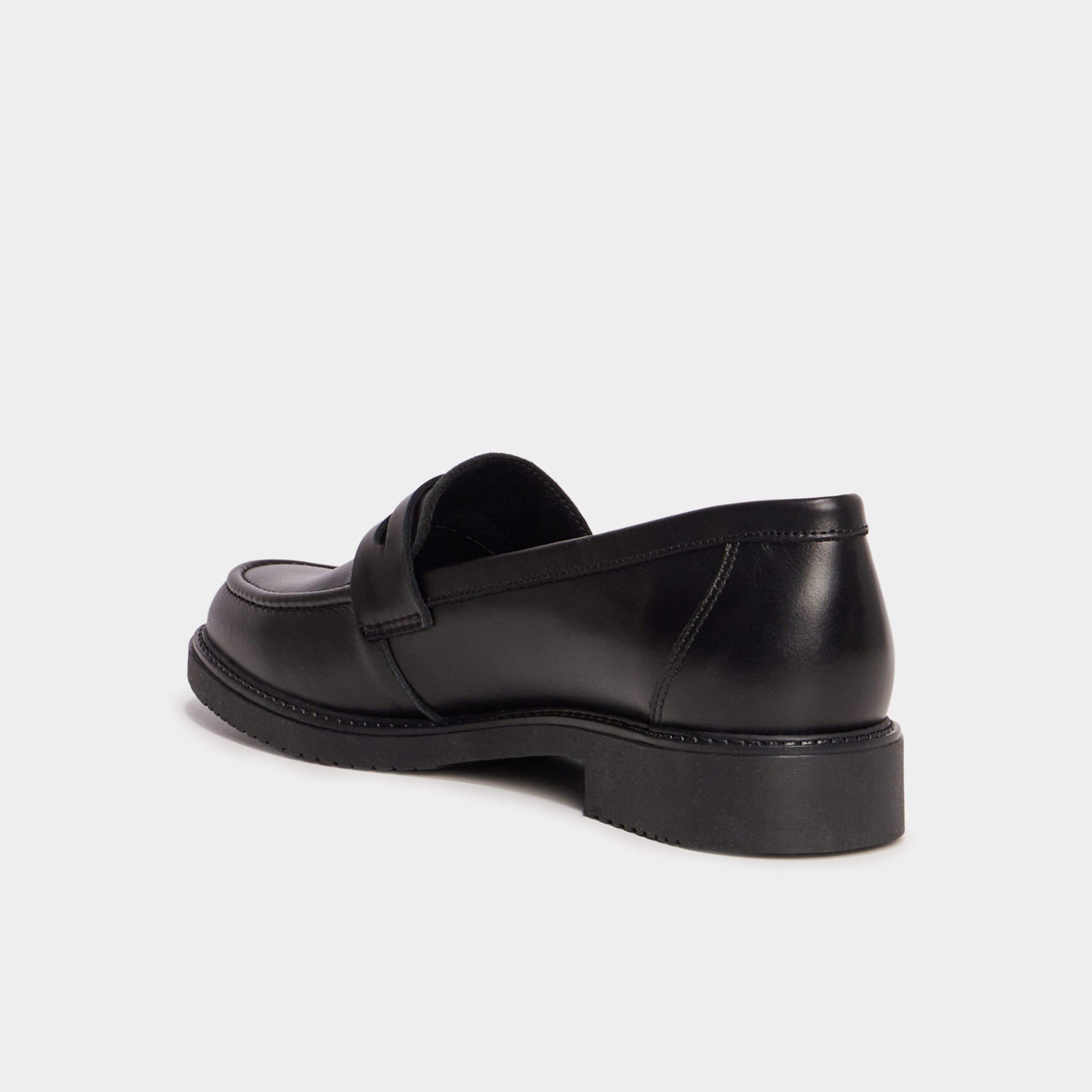 Mocassins en cuir noir femme