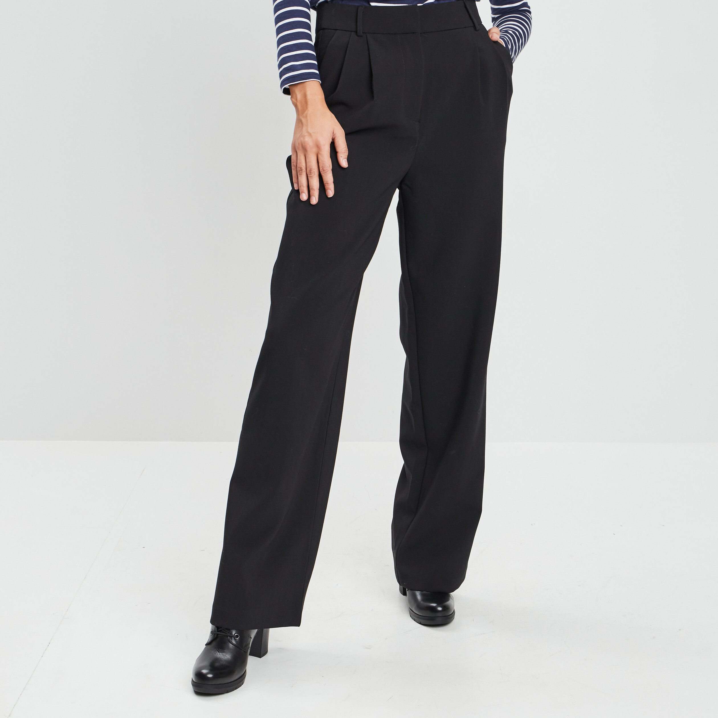 pantalon evase a pinces noir femme Pantalon évasé à pinces noir femme