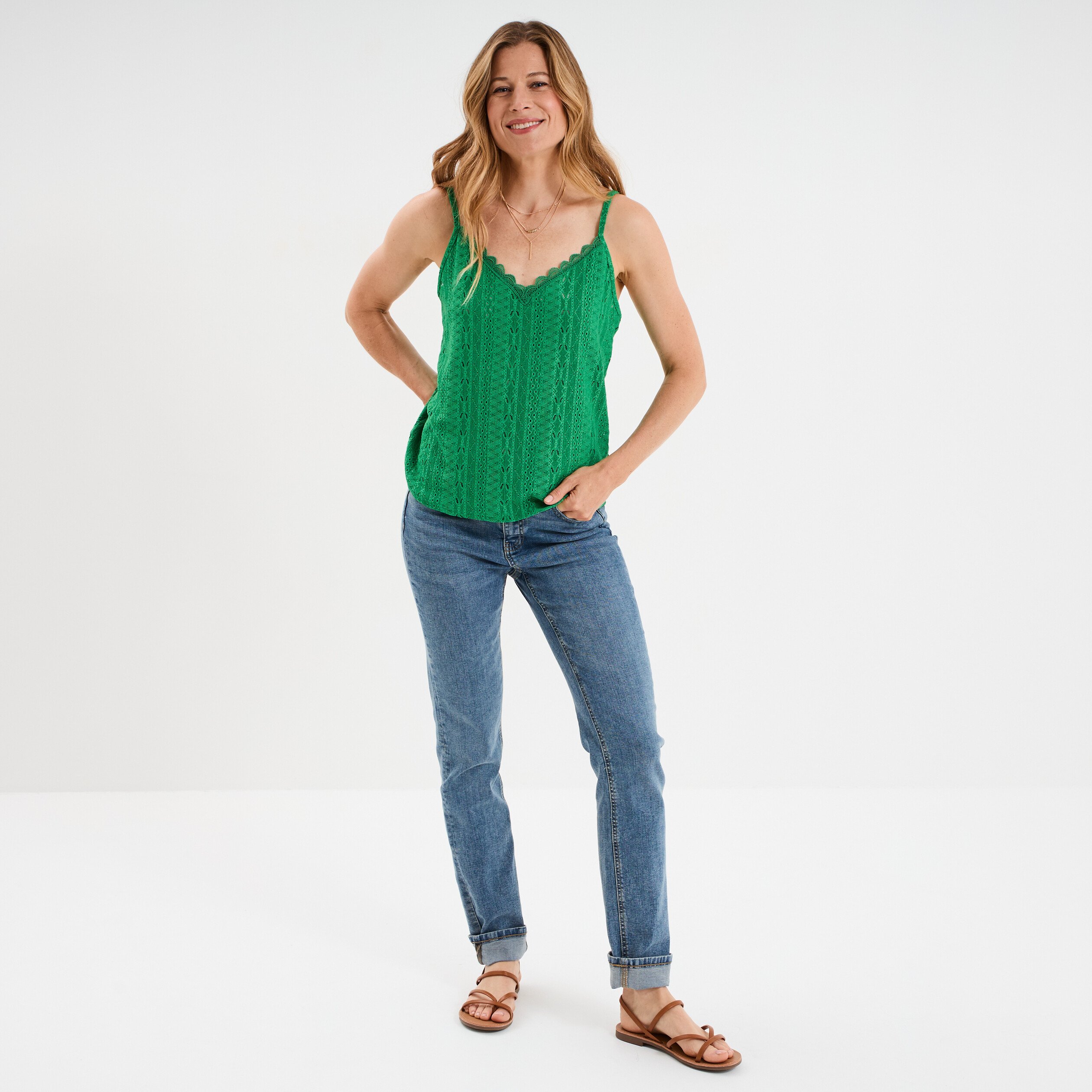 debardeur broderie anglaise a bretelles vert femme Débardeur broderie anglaise à bretelles vert femme