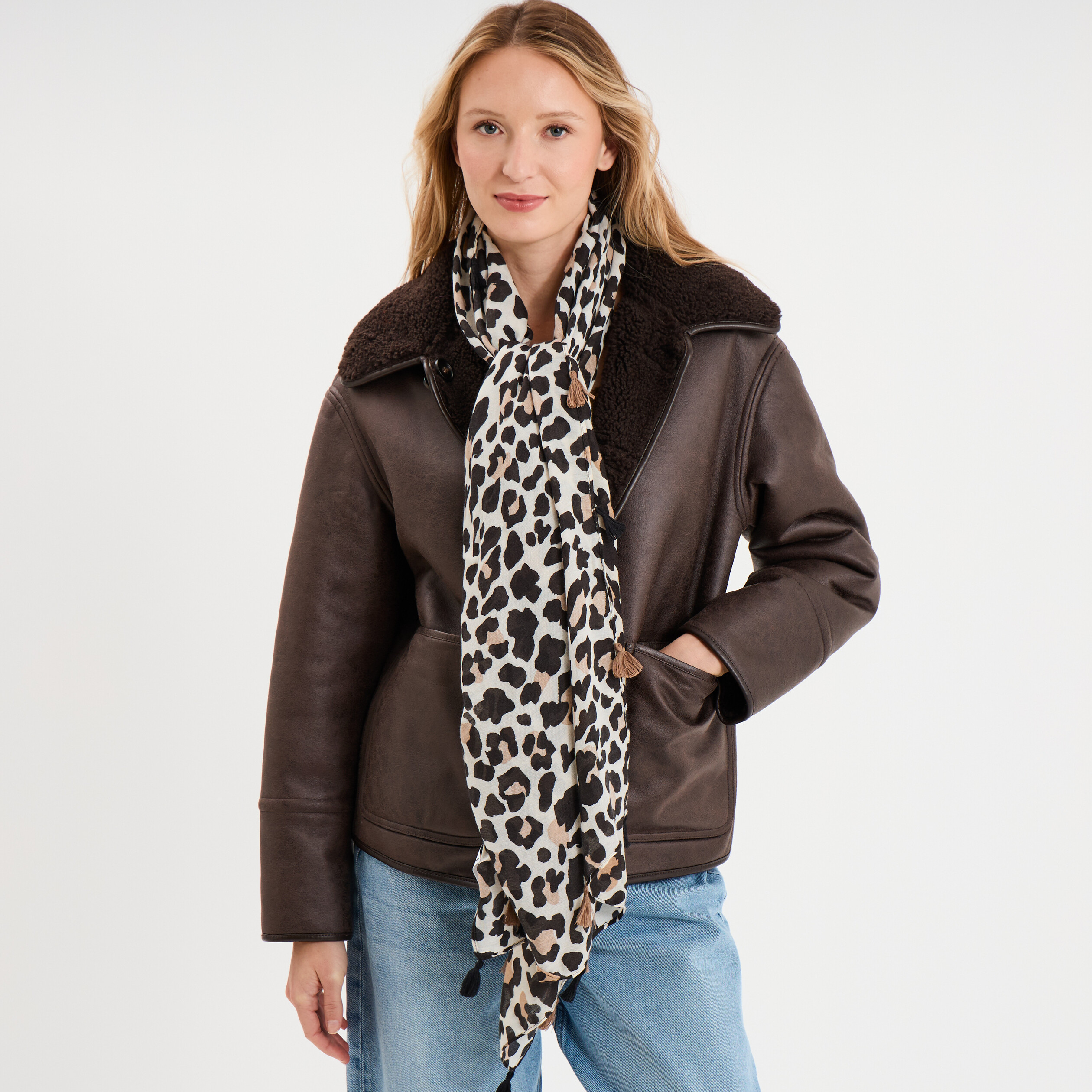 Foulard motif panth&egrave;re sable femme