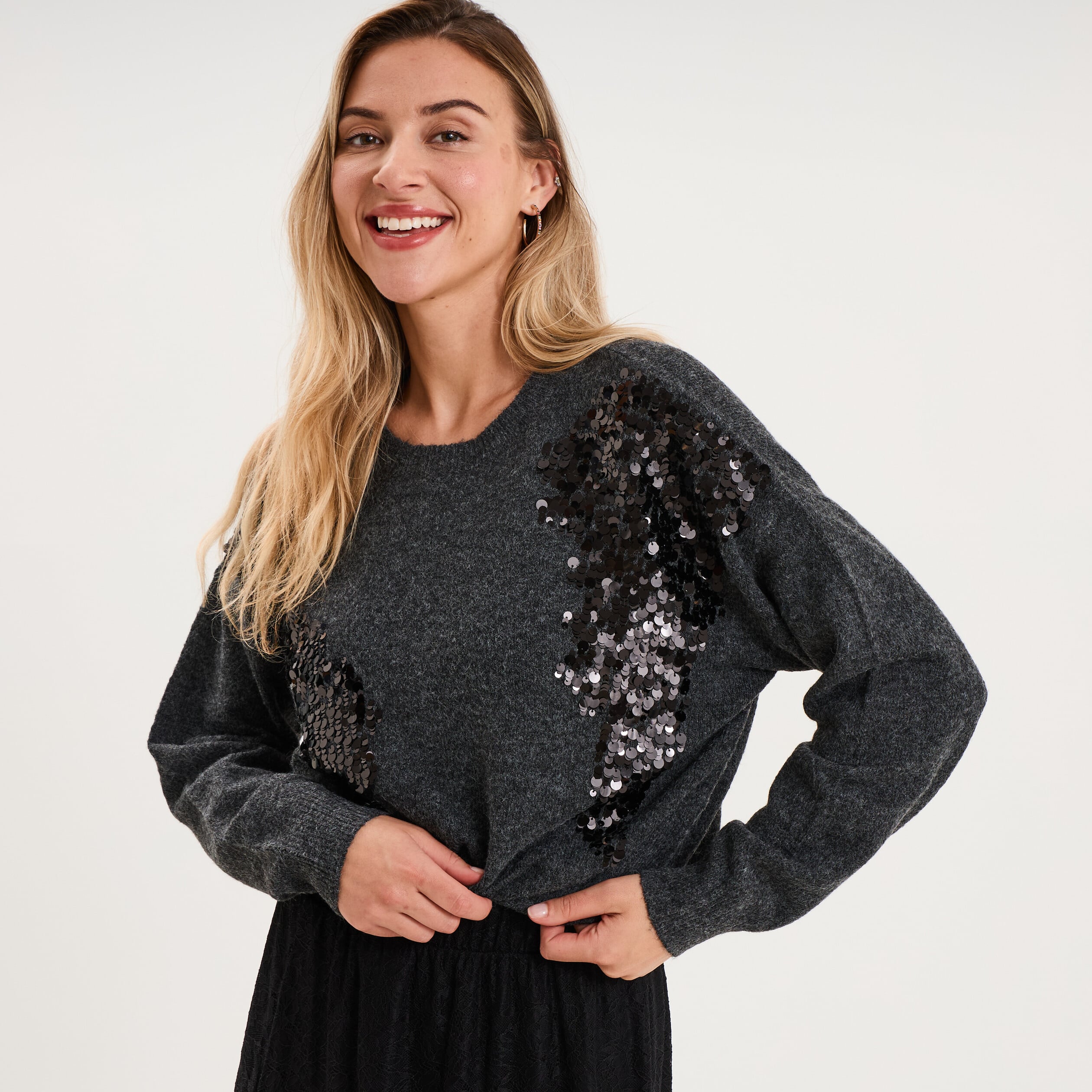 Pull &agrave; paillettes gris fonc&eacute; femme