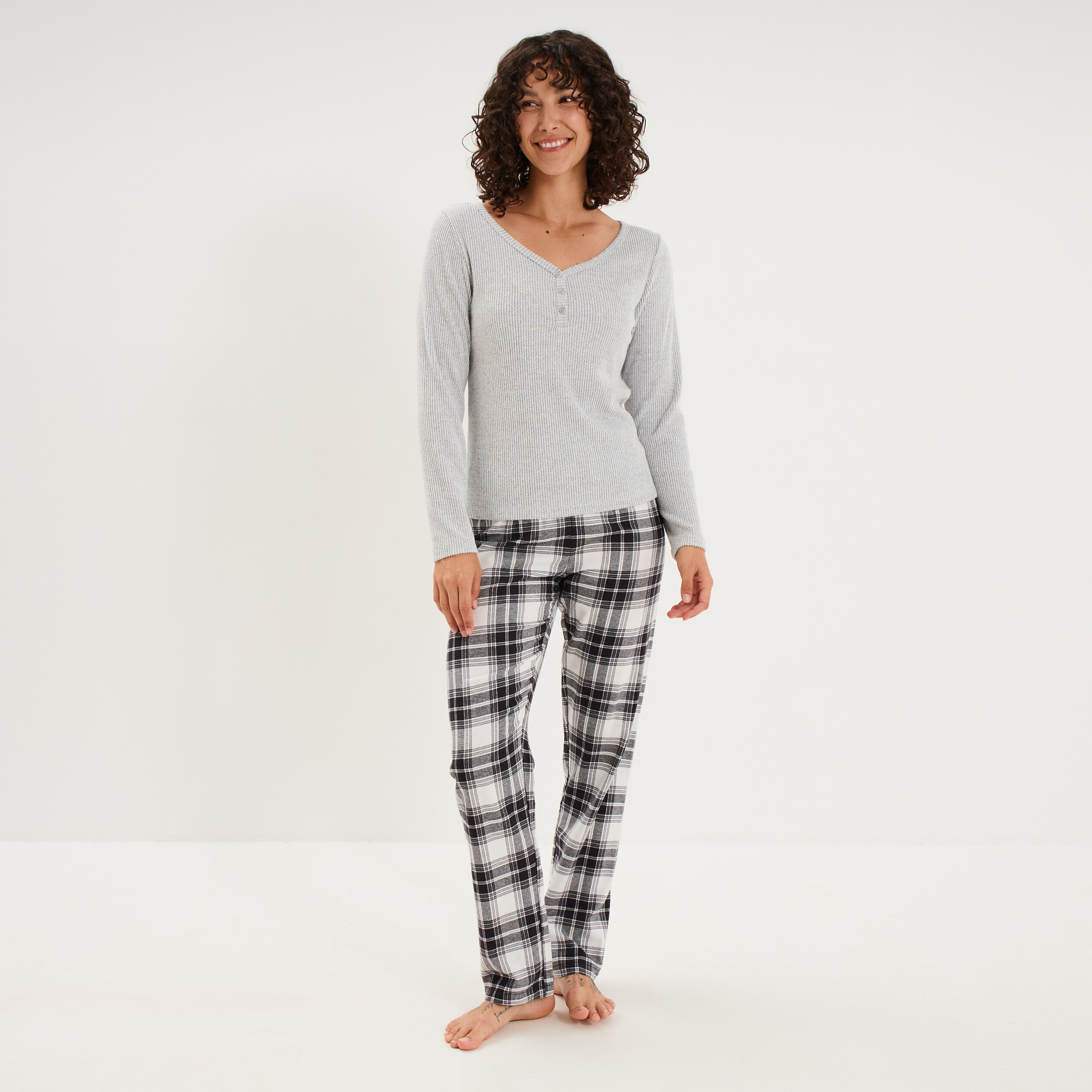 Ensemble pyjama t-shirt et pantalon gris femme