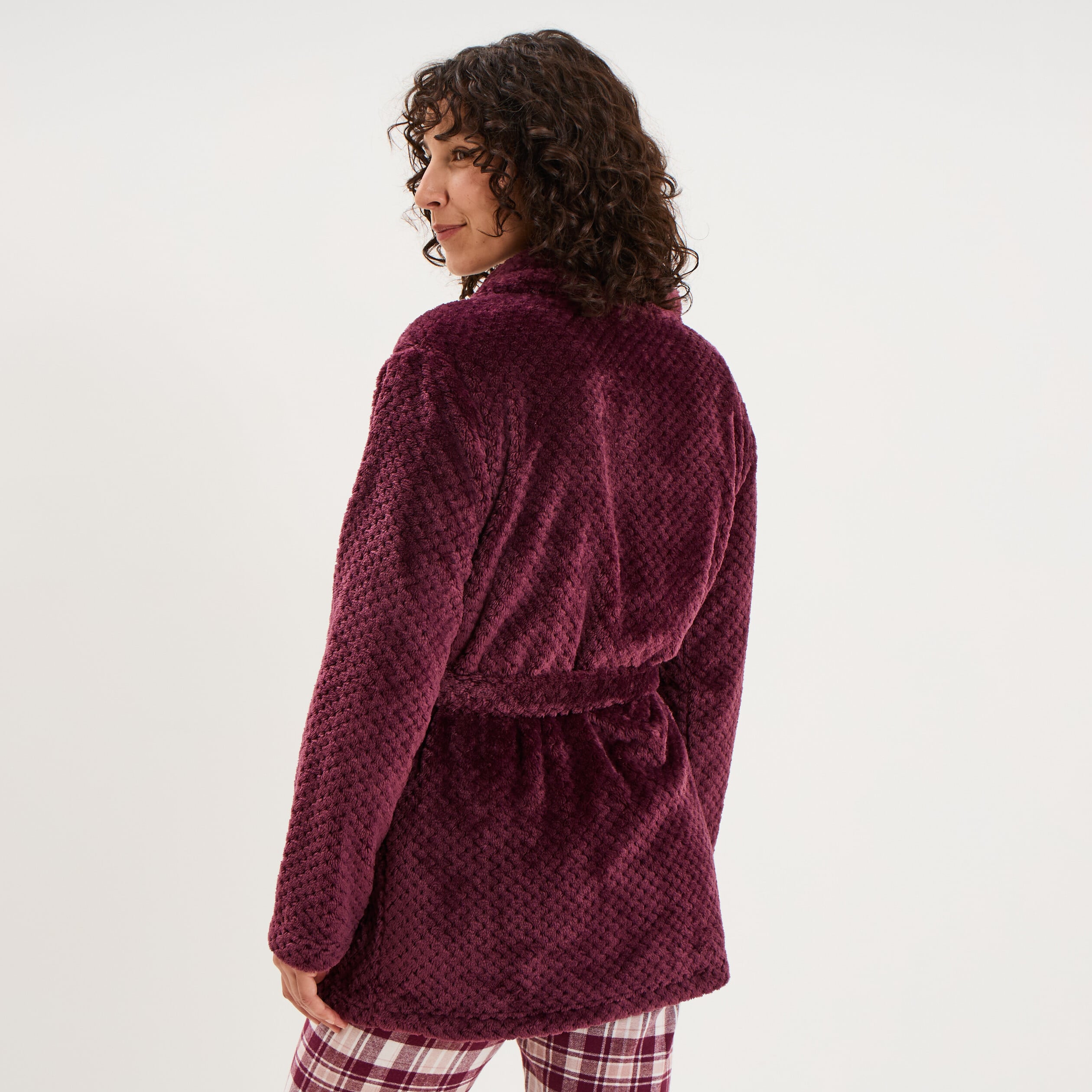 Peignoir mi-long effet polaire ceintur&eacute; prune femme