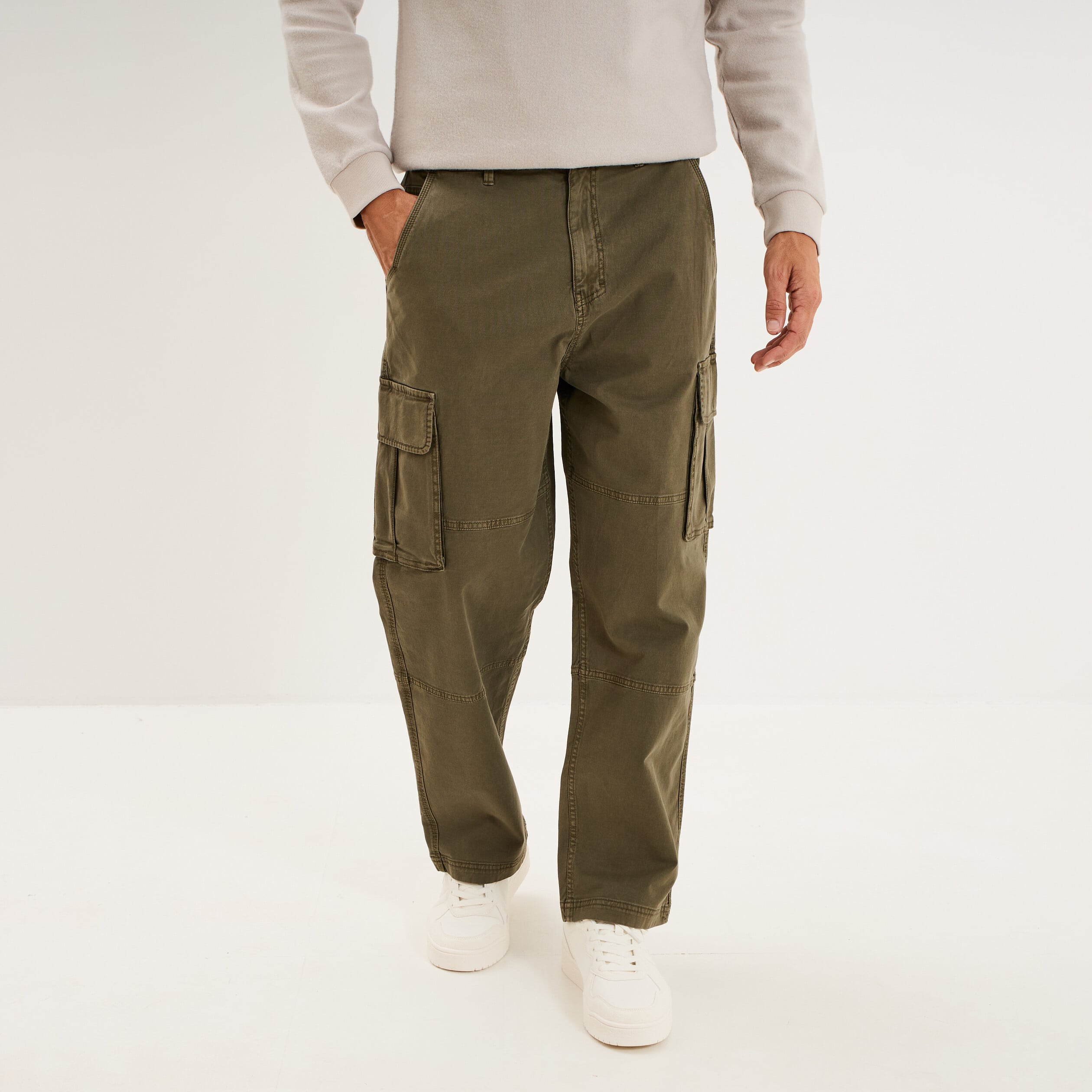 Pantalon cargo large avec poches c&ocirc;t&eacute;s vert kaki homme
