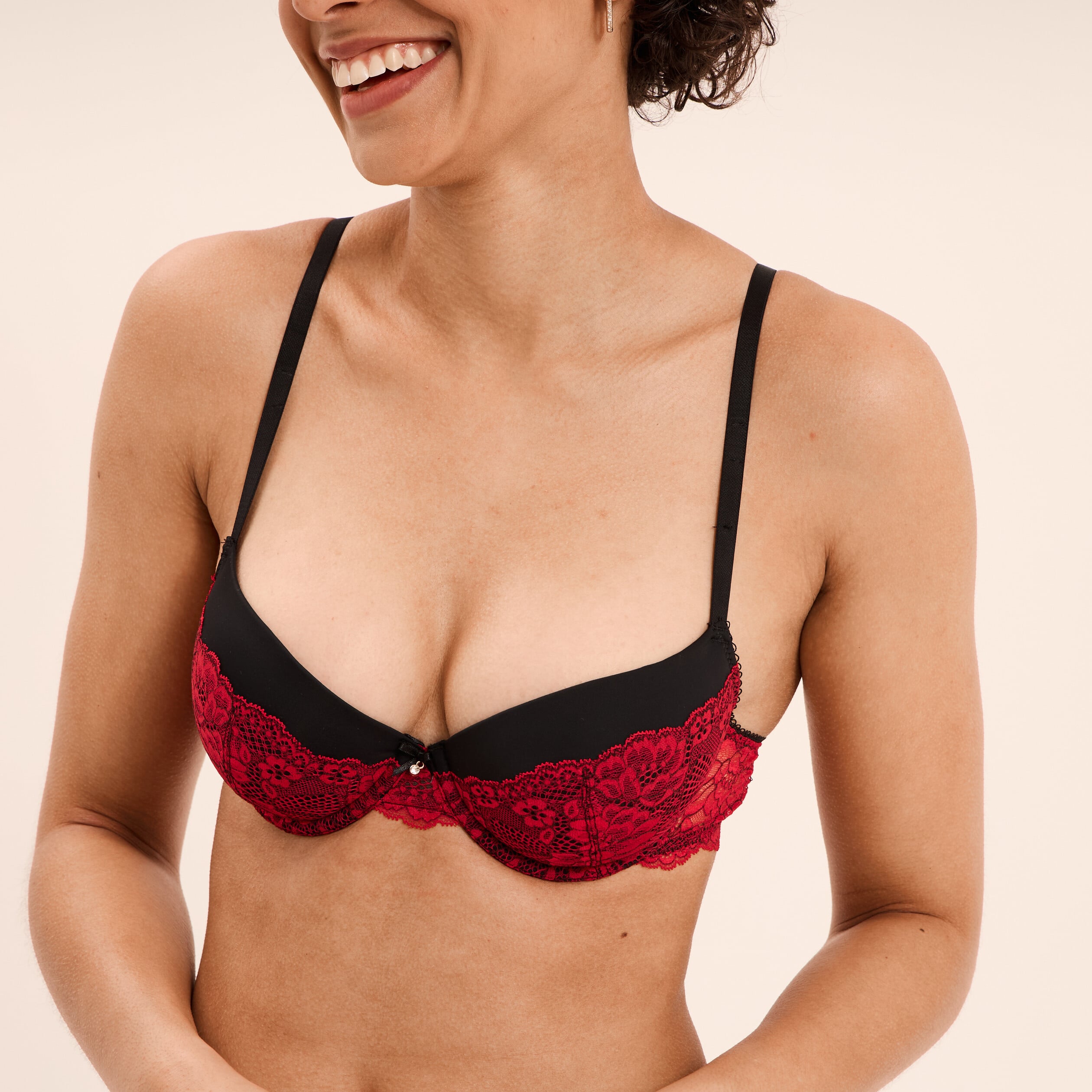 Soutien-gorge corbeille micro dentelle rouge femme