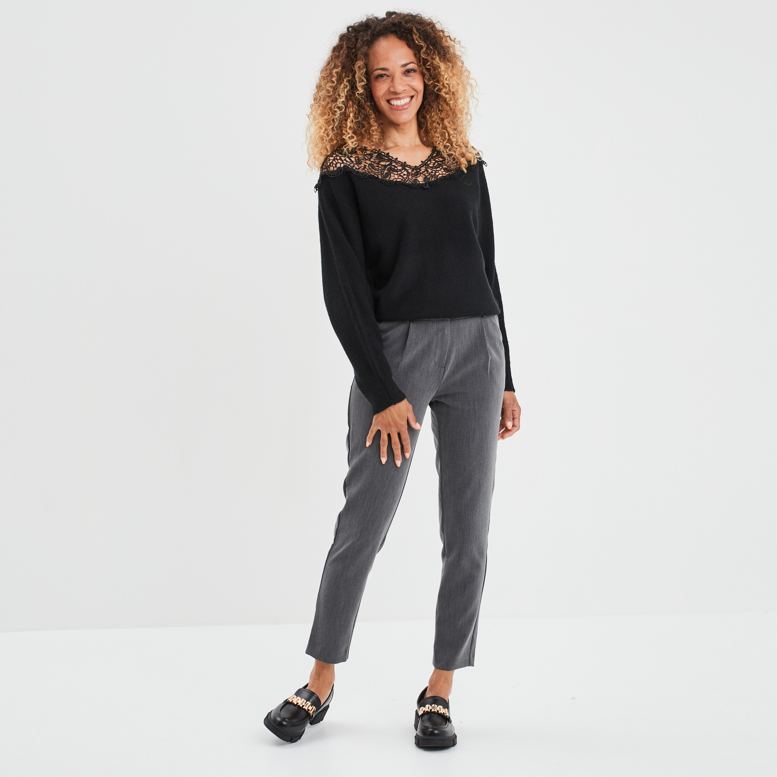 Pull manches chauve-souris col dentelle noir femme