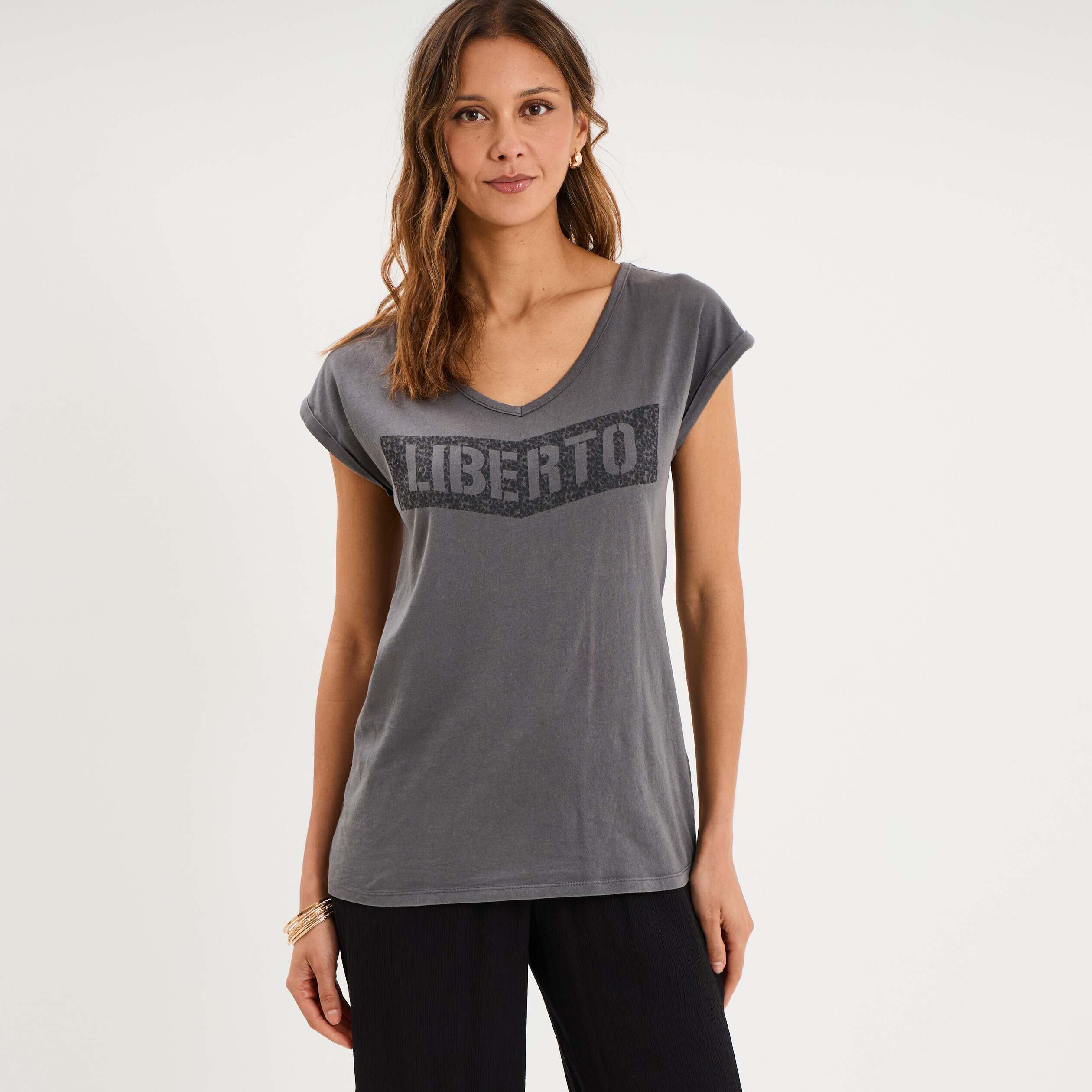 T-shirt d&eacute;lav&eacute; en coton gris fonc&eacute; femme