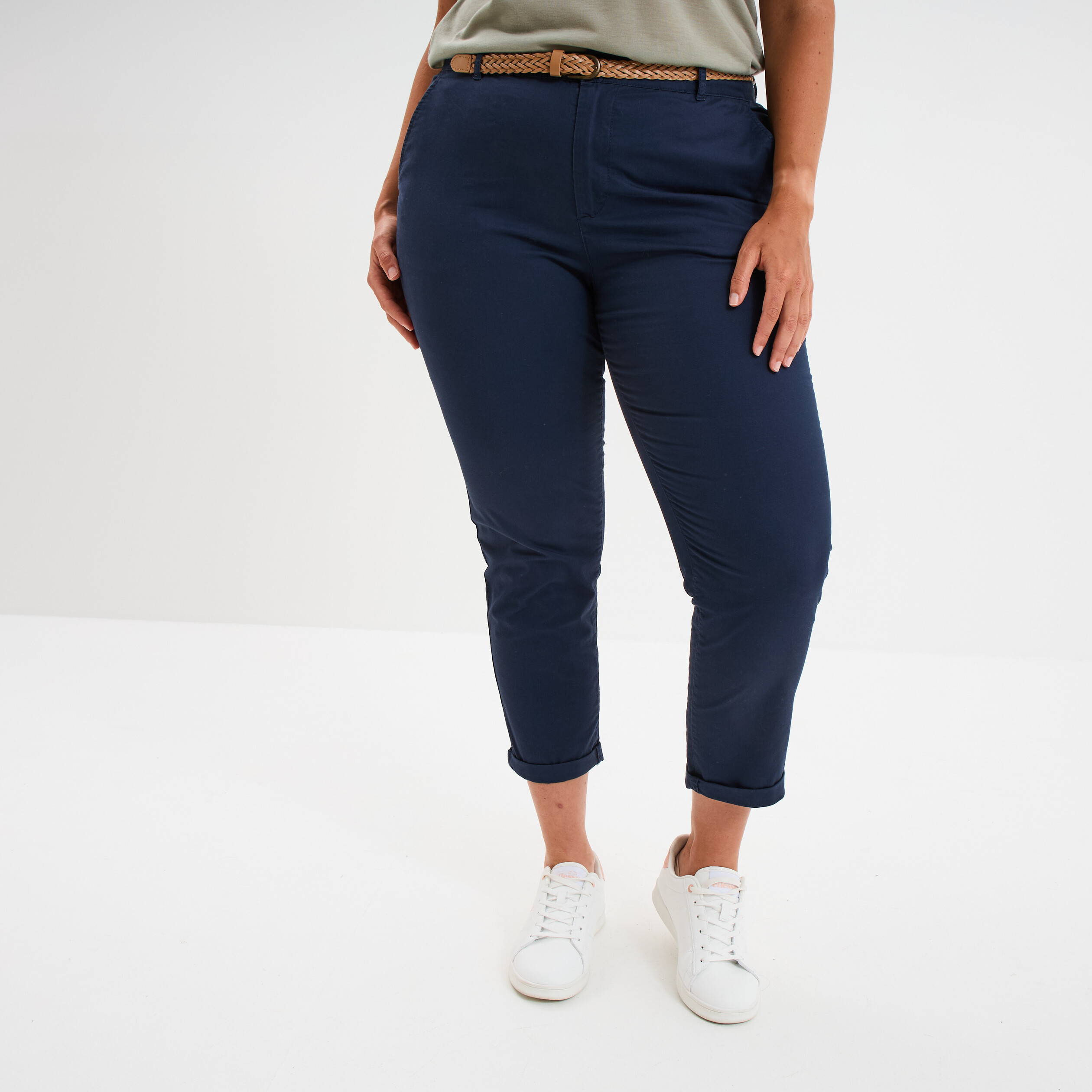 Pantalon chino cigarette ceinturé coton bleu marine femme grande taille