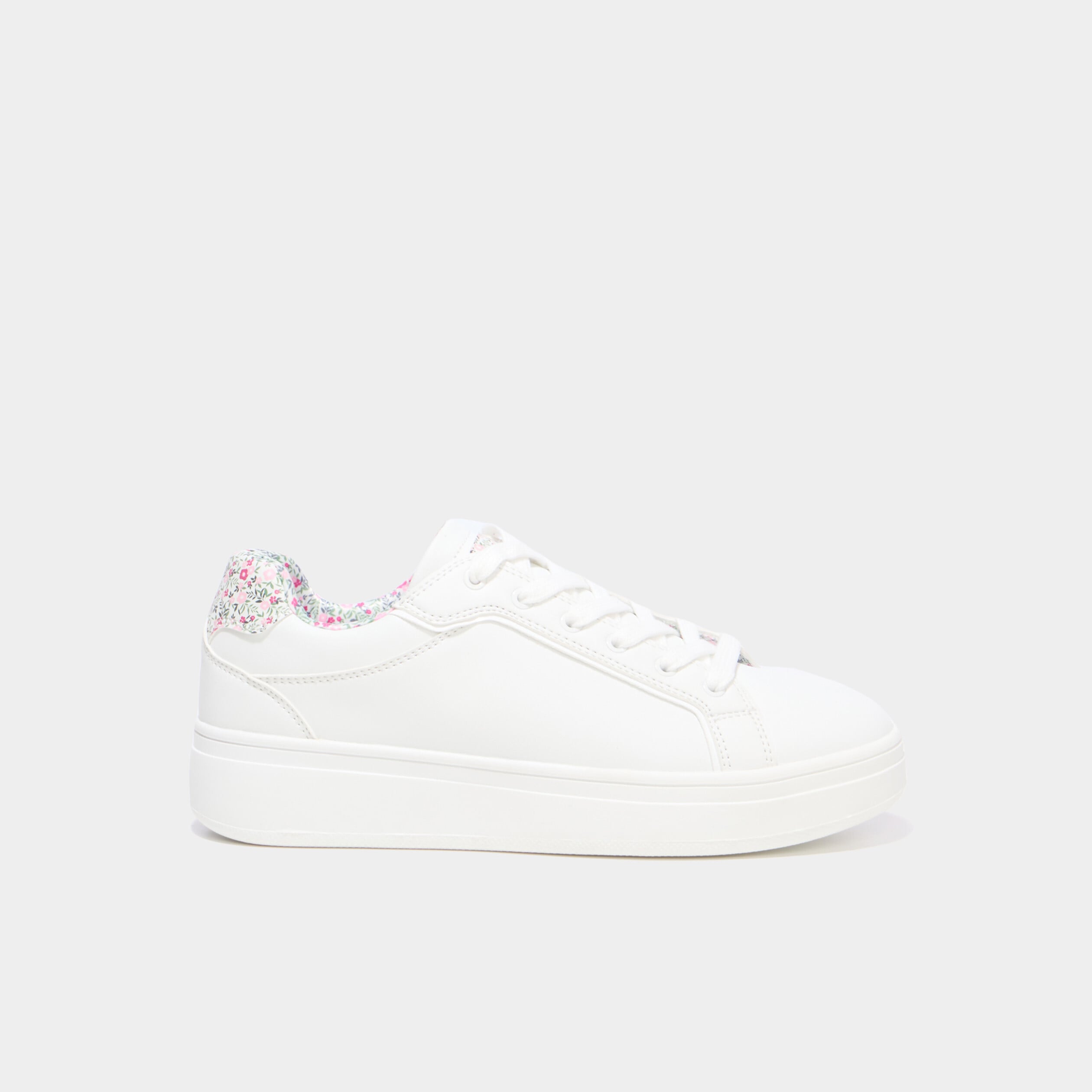 Baskets basses &agrave; lacets blanc femme