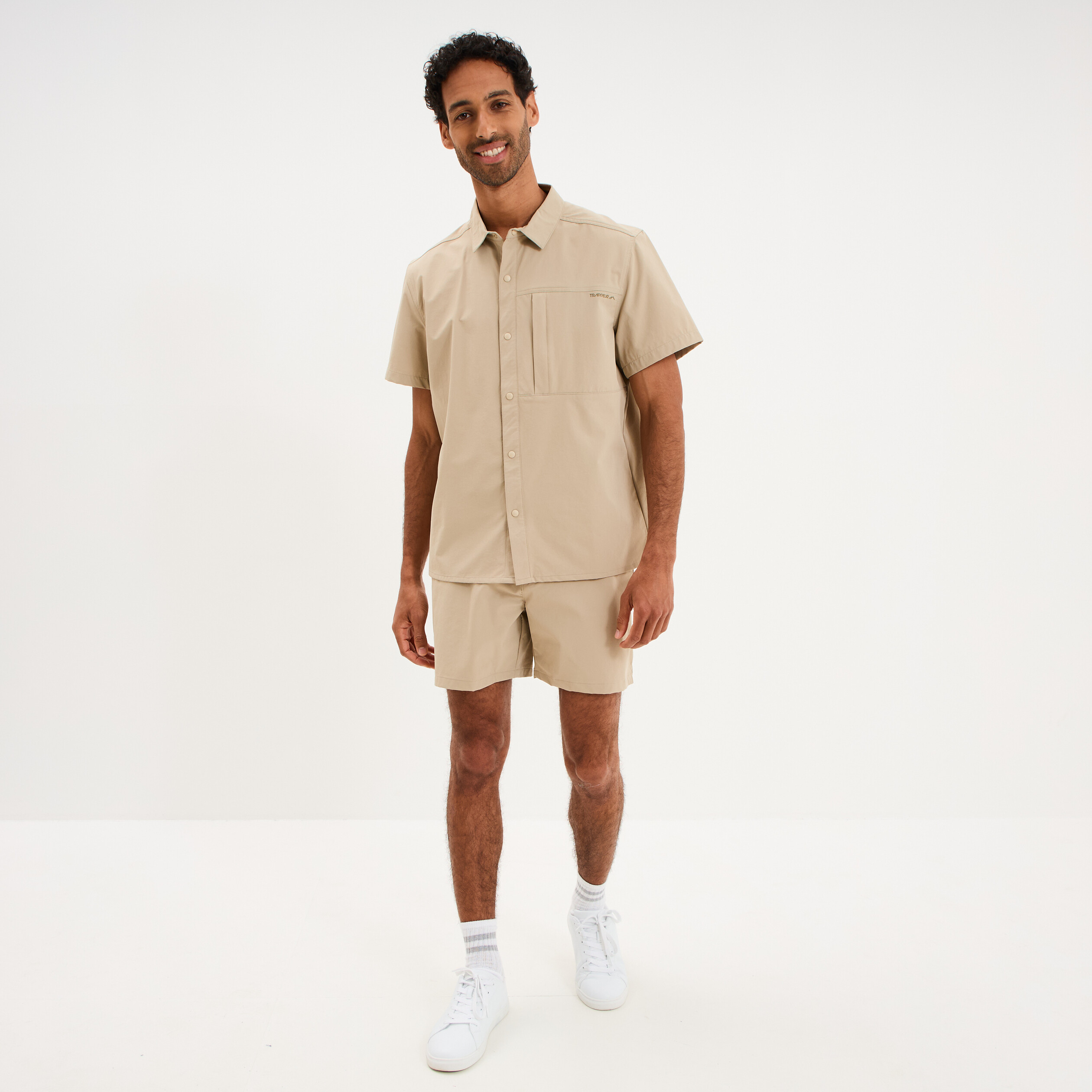 Chemise d&eacute;perlante droite stretch beige homme