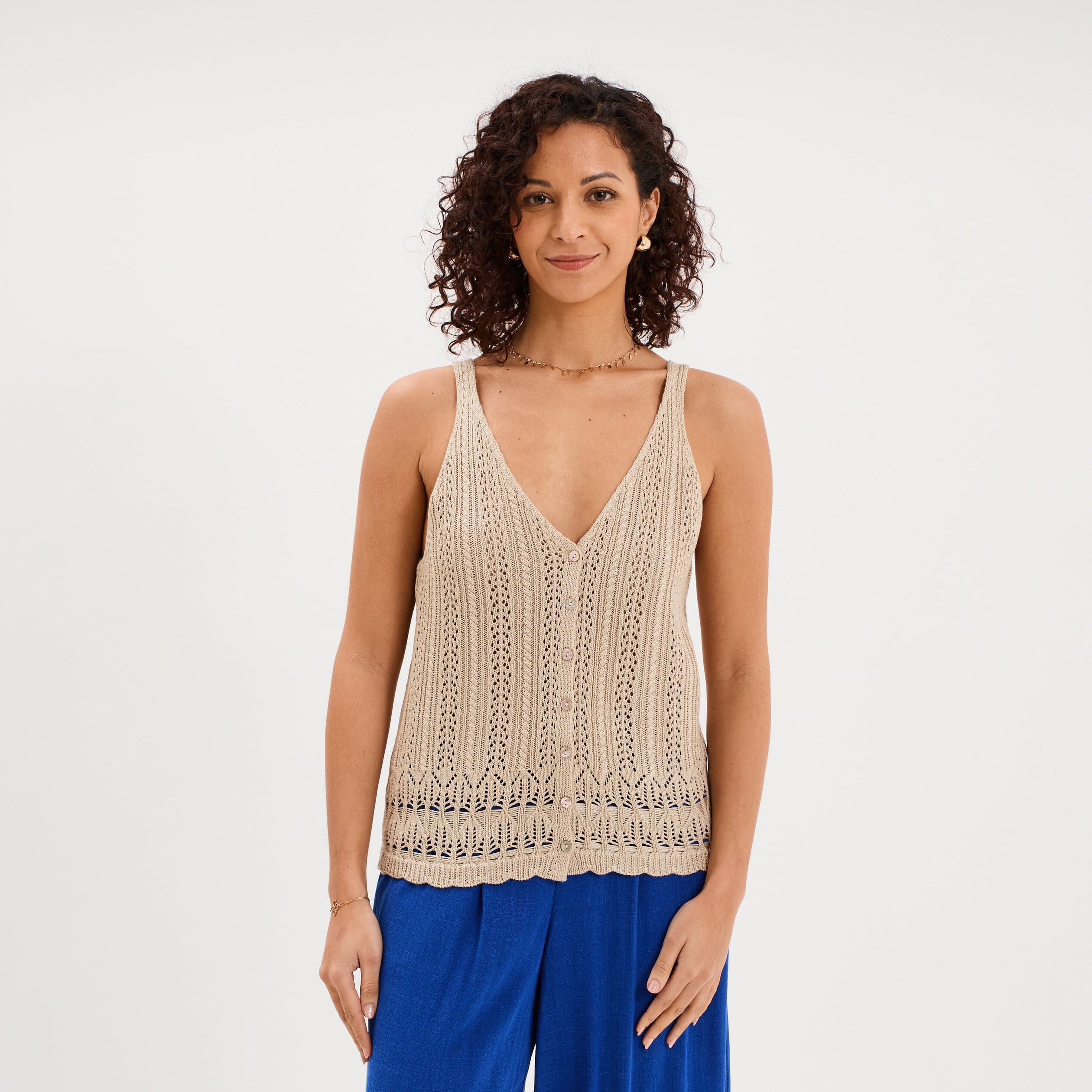 D&eacute;bardeur en maille crochet avec boutons beige femme