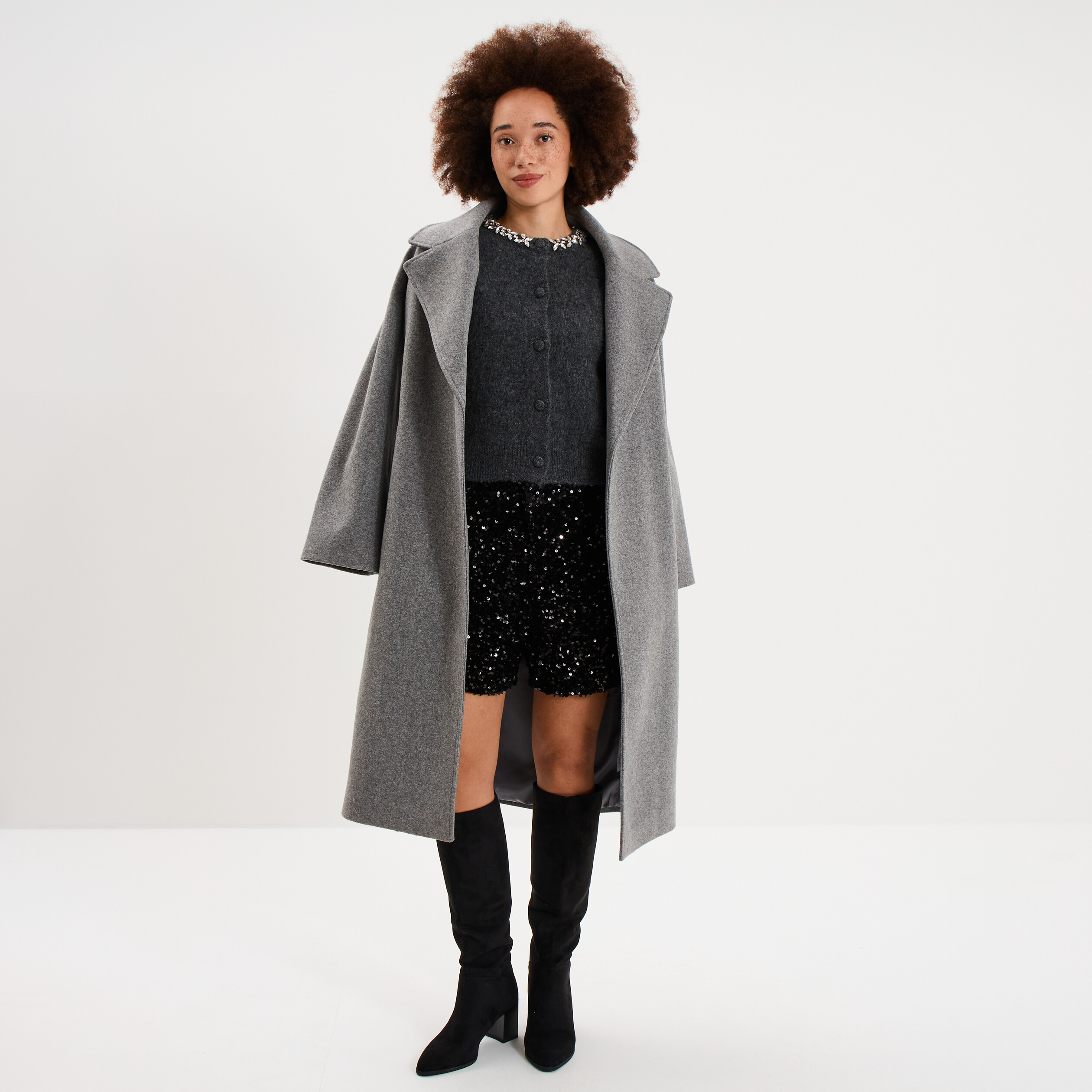 Gilet col rond bijou manches courtes gris fonc&eacute; femme