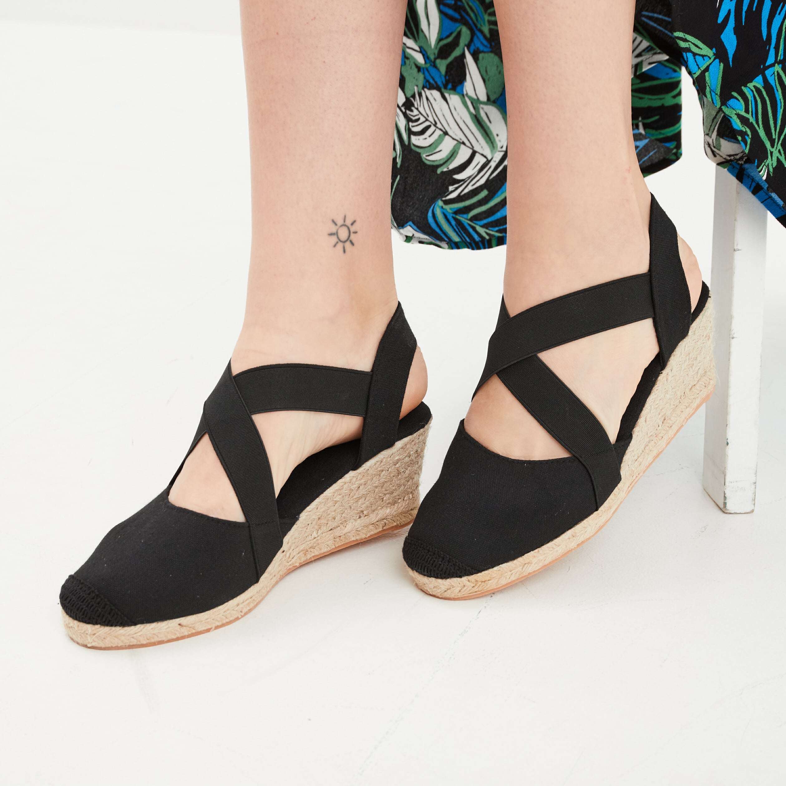 Sandales espadrilles compens&eacute;es noir femme