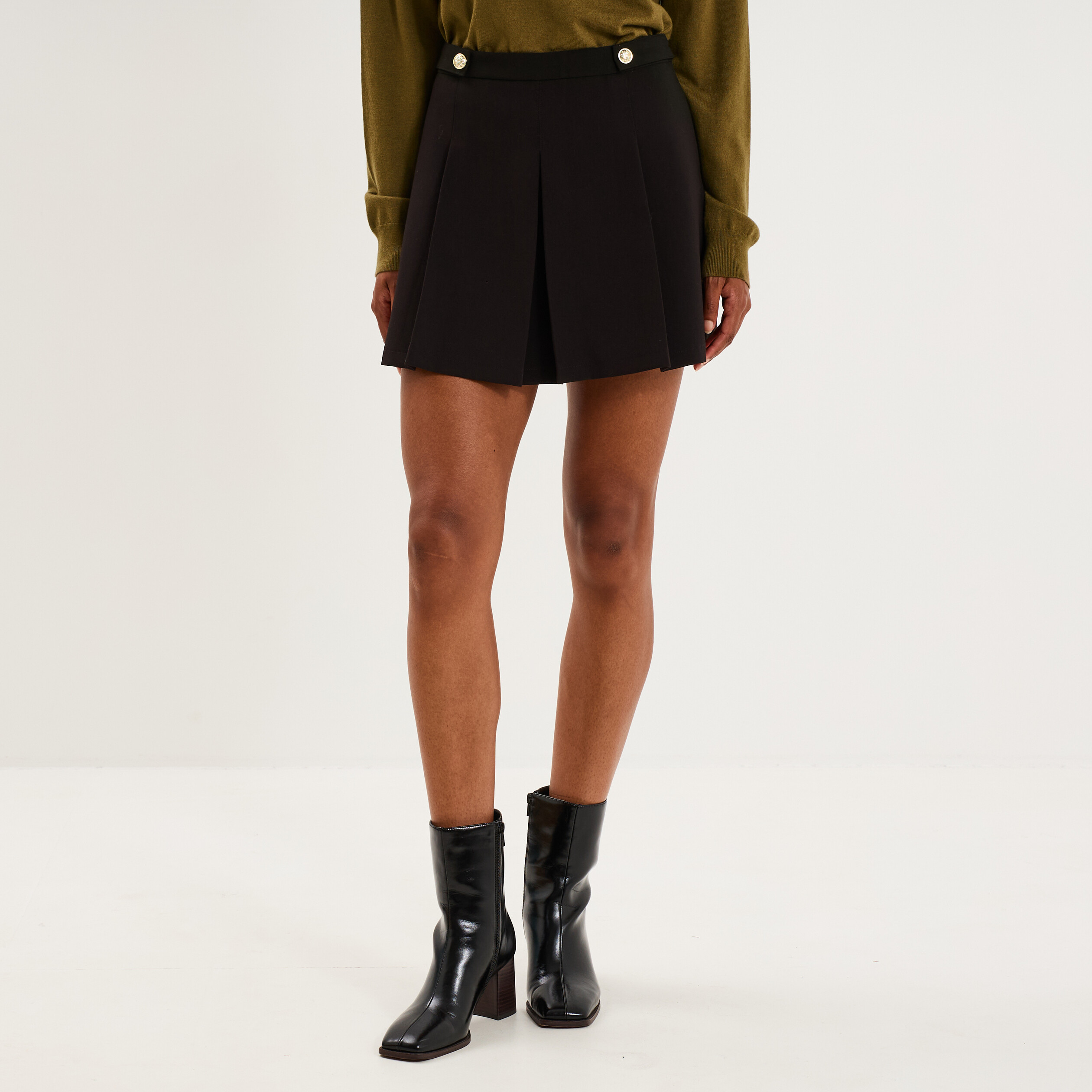 Jupe-short pliss&eacute;e boutons dor&eacute;s noir femme