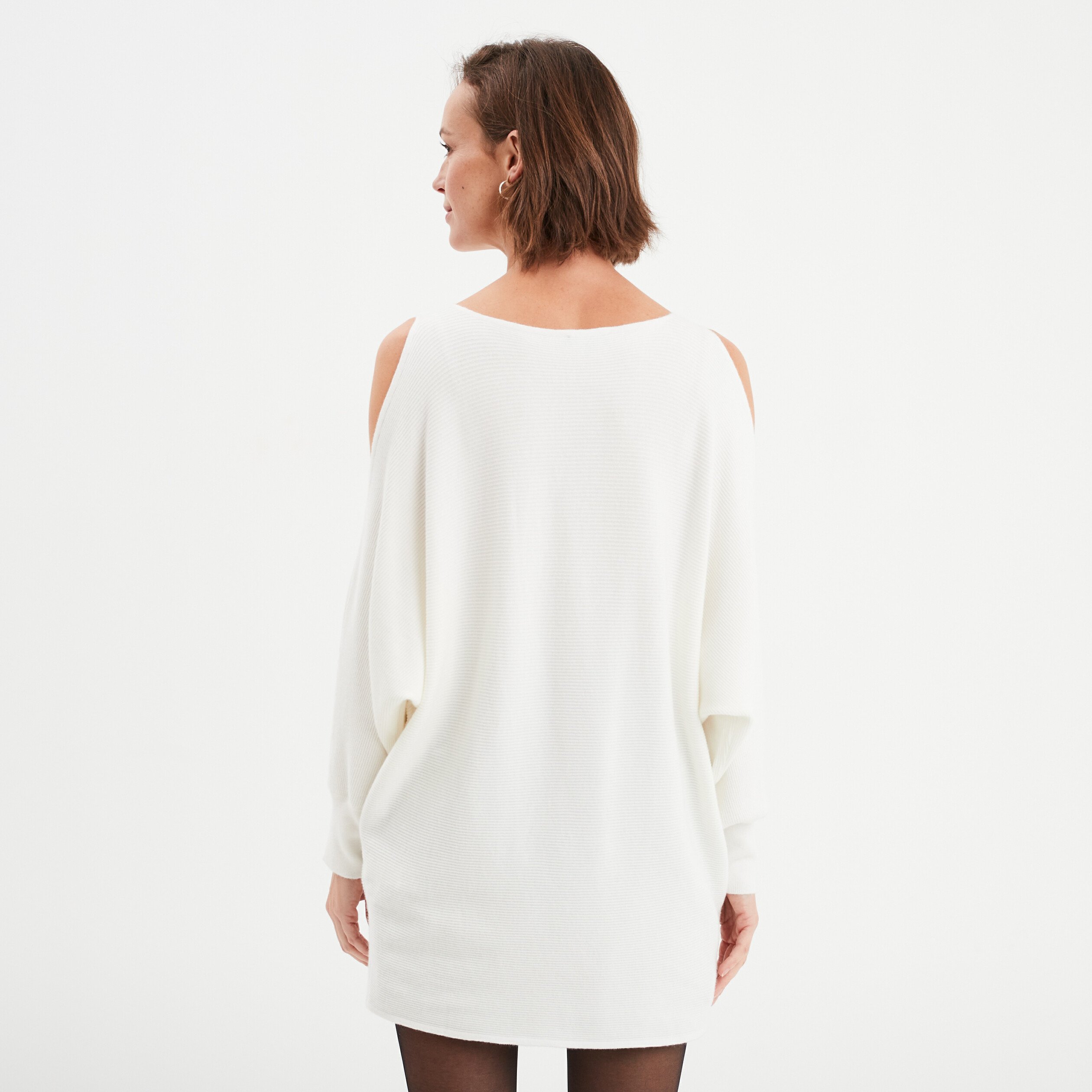 Pull perles et strass au col blanc femme