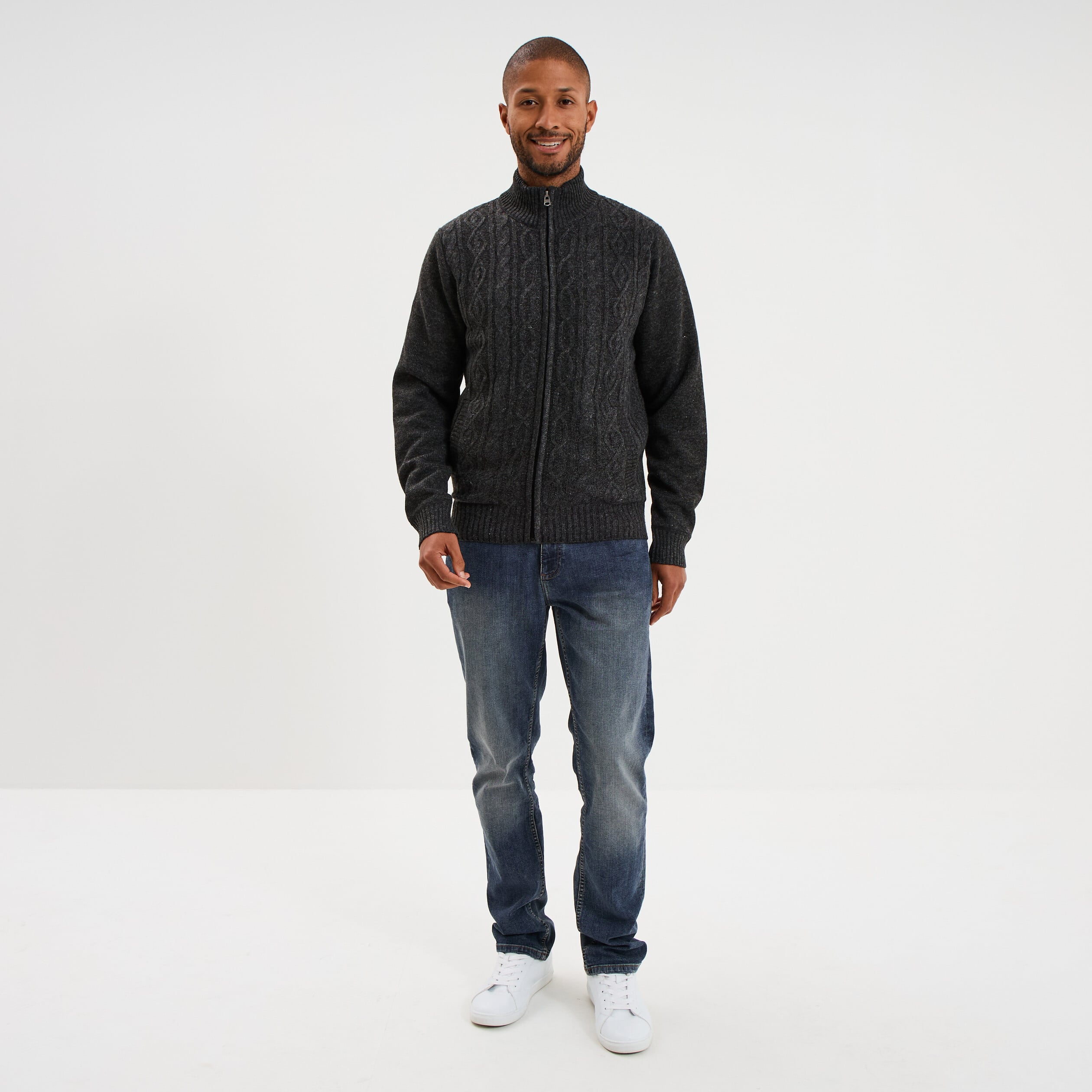 Gilet &agrave; torsades et col montant gris fonc&eacute; homme