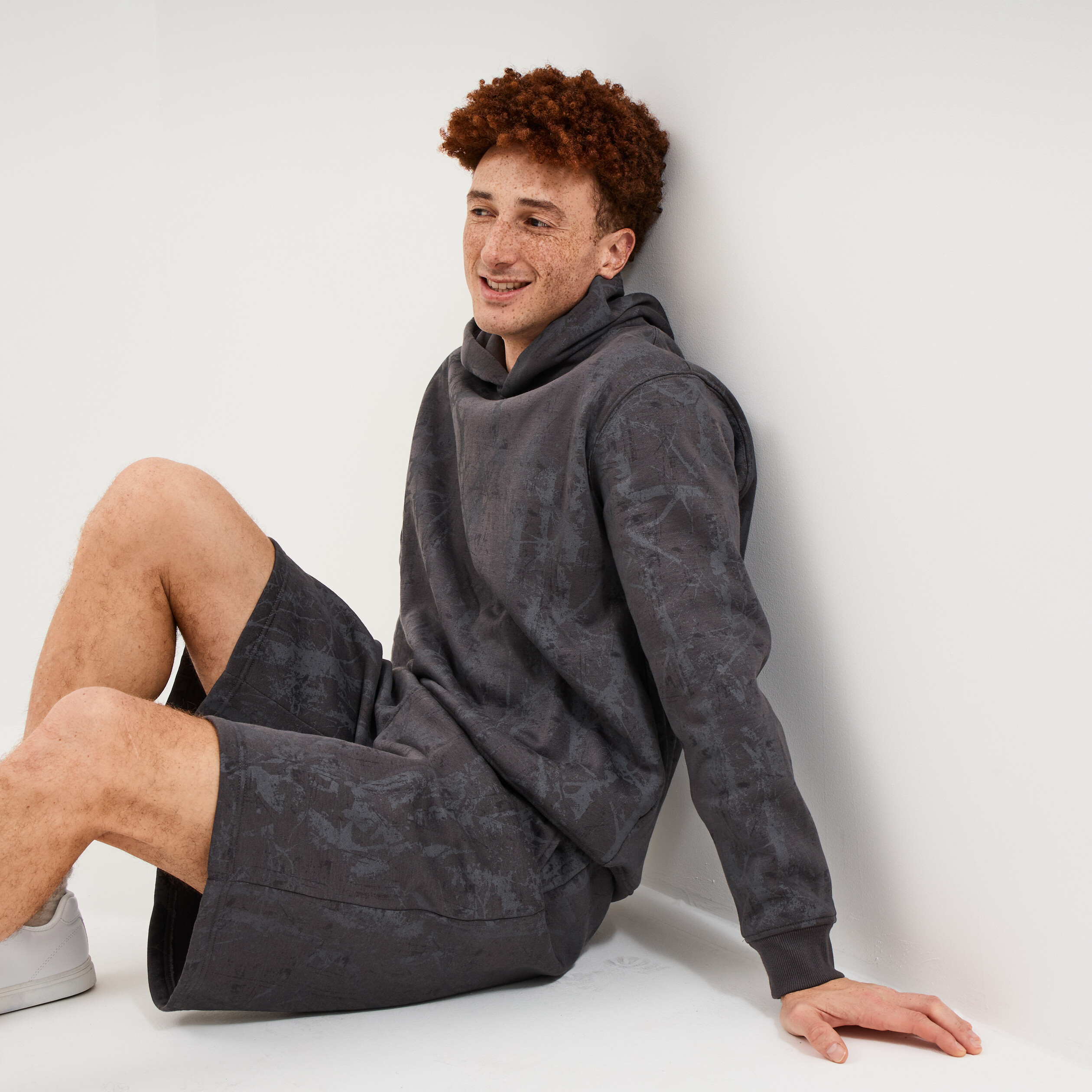 Sweat hoodie &agrave; capuche molleton gris fonc&eacute; homme