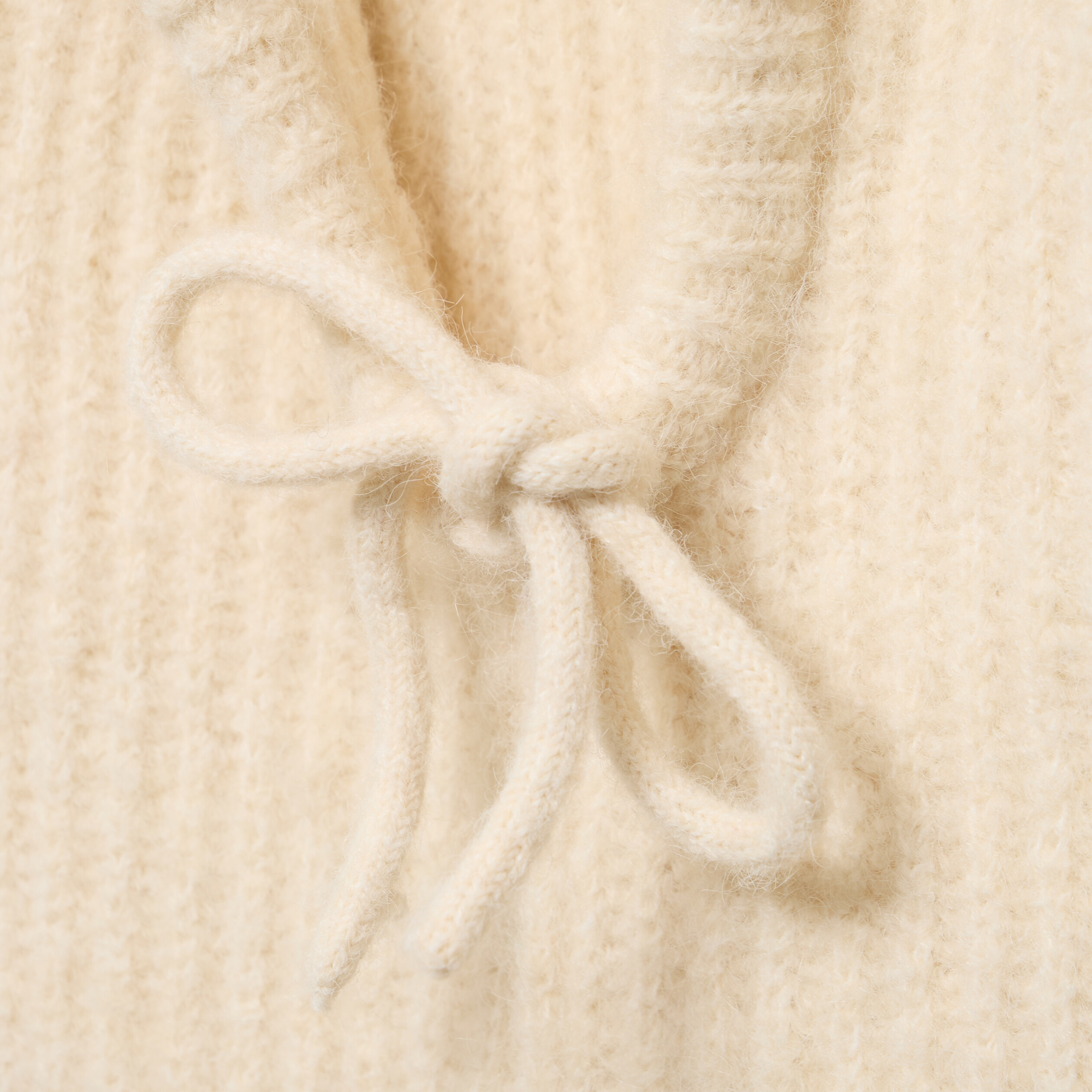Cagoule tricot&eacute;e ivoire femme