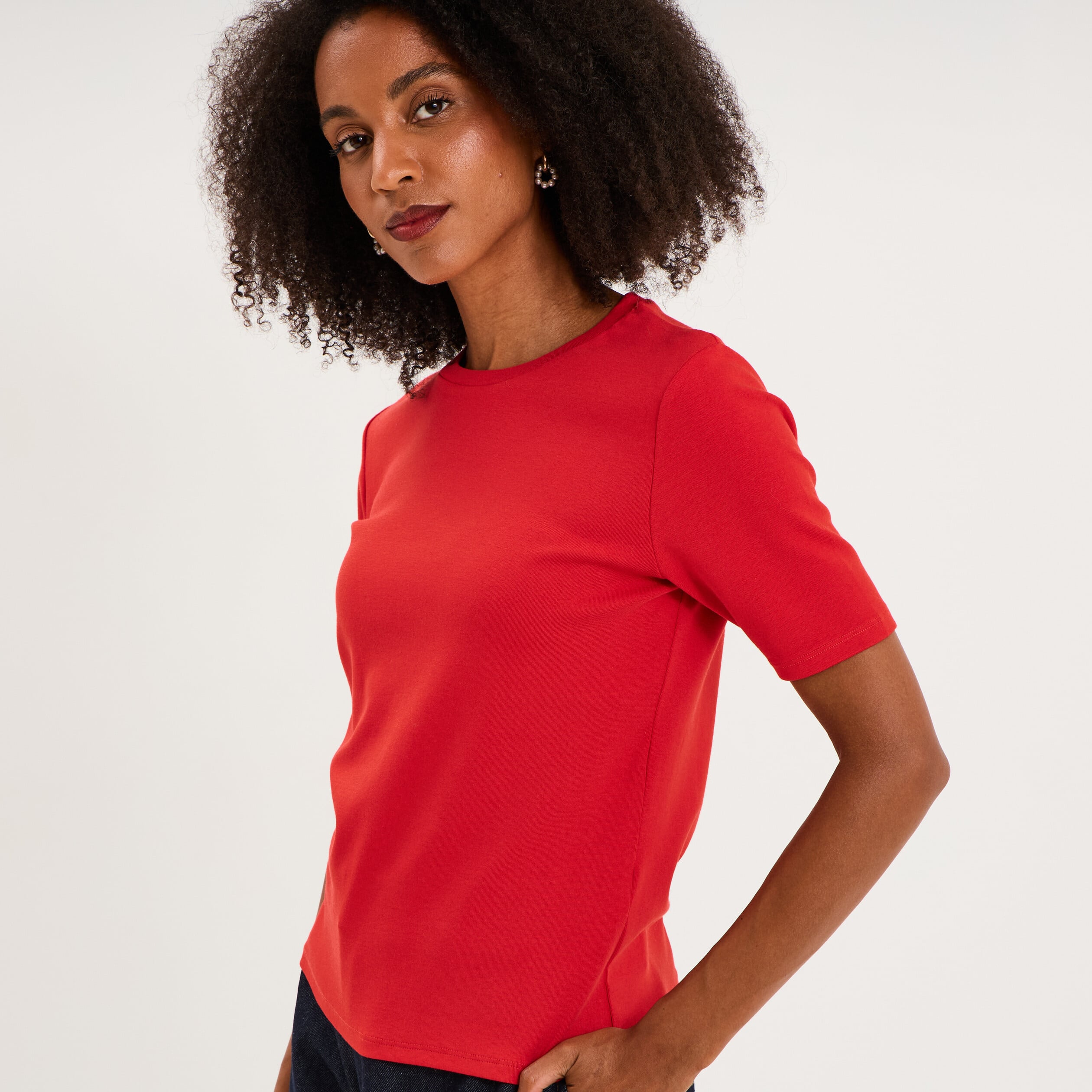 T-shirt col rond manches courtes ajust&eacute; rouge femme