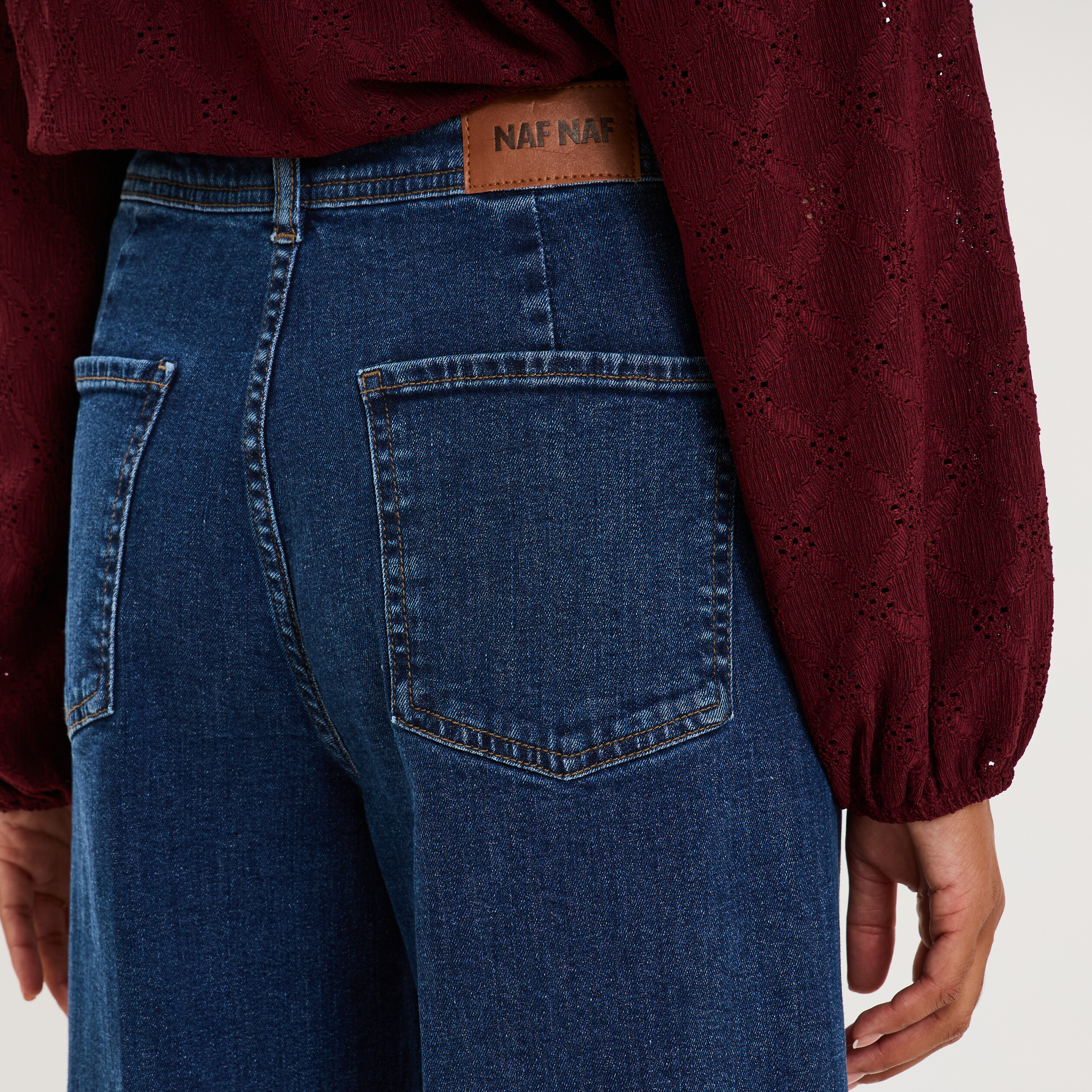 Jean large cropped poches plaqu&eacute;es denim stone femme
