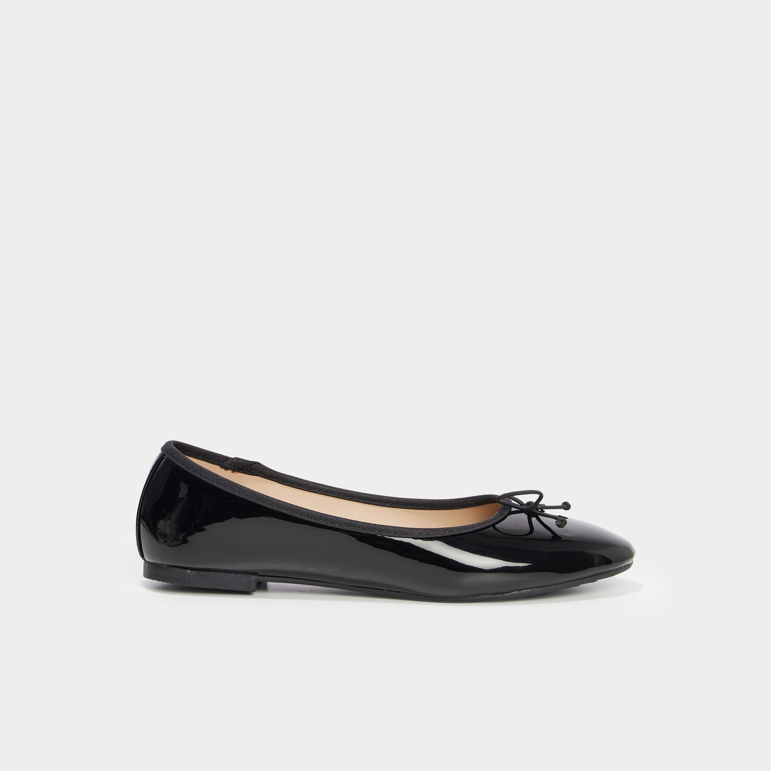 Ballerines vernies plates avec noeud noir femme