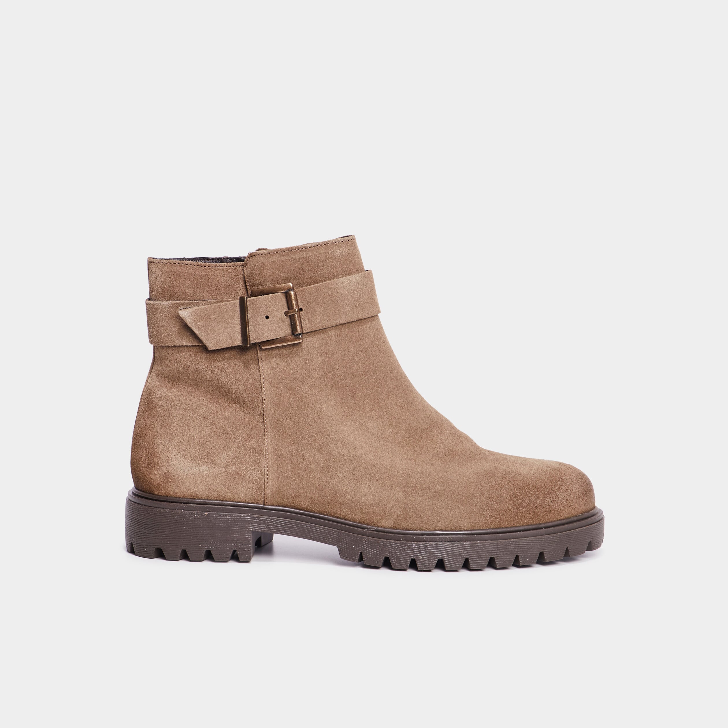 Bottines aspect su&eacute;dine avec boucles taupe femme
