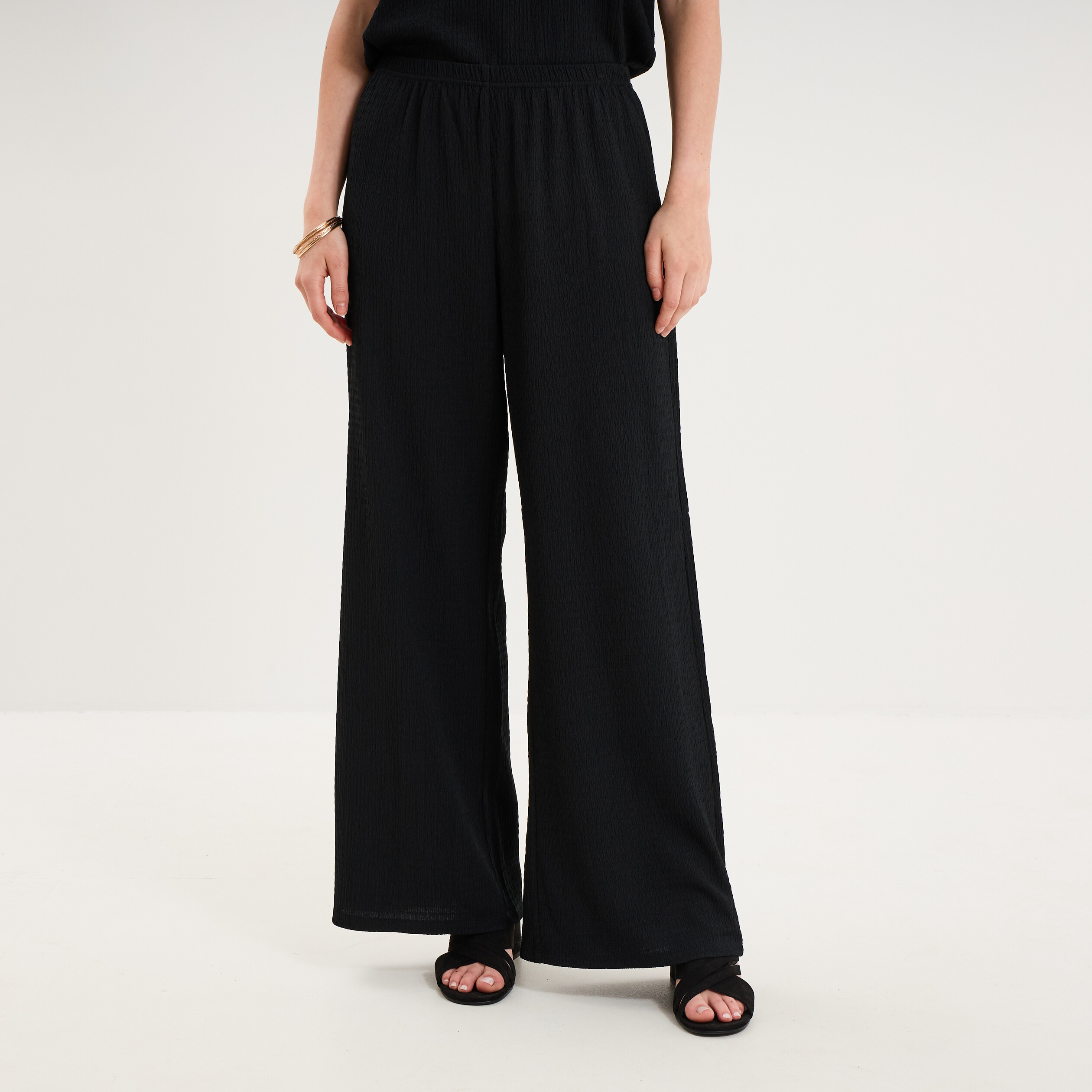 Pantalon effet gaufr&eacute; fluide noir femme
